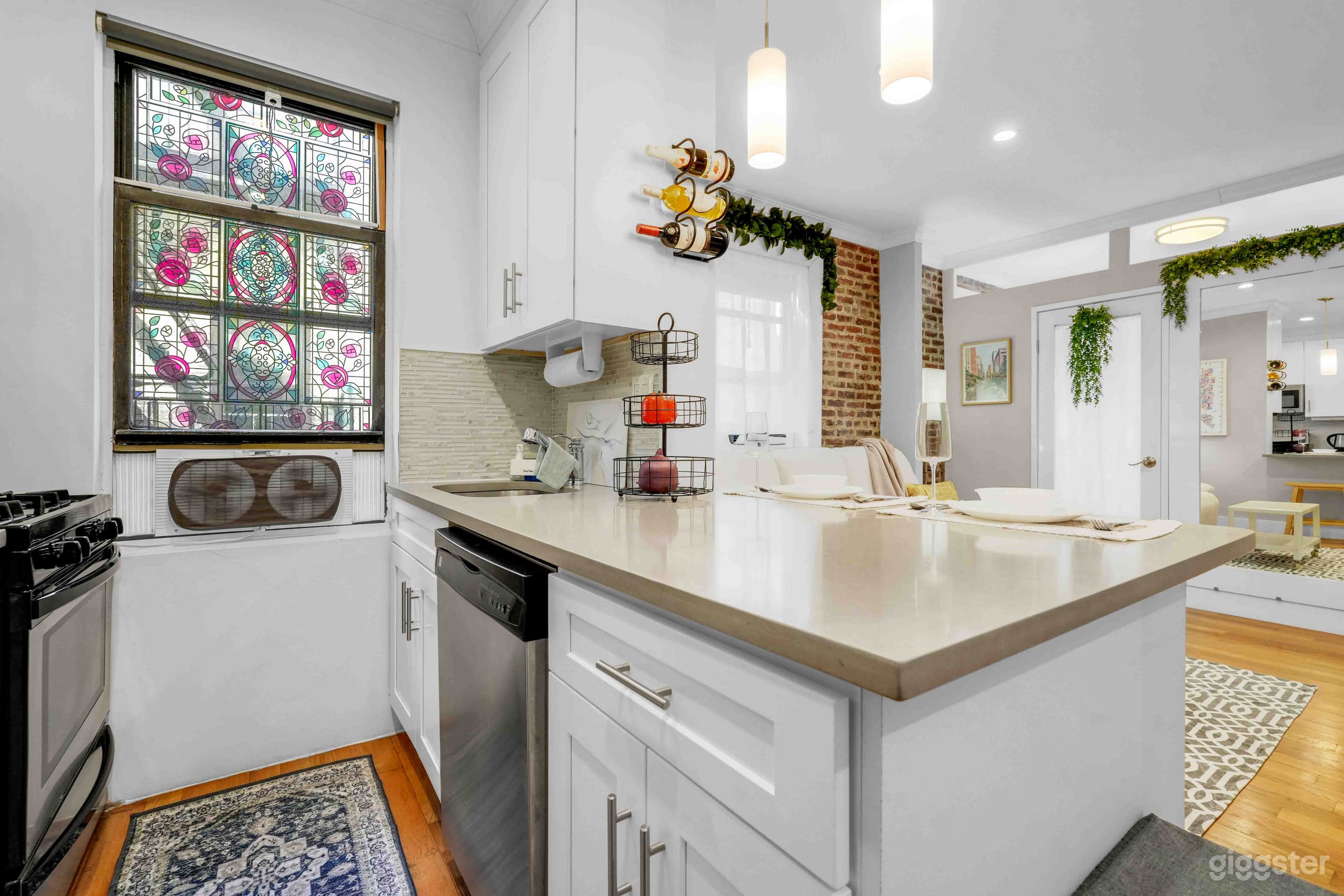 Beautiful 3-Bedroom in Astoria Ditmars Photo 3