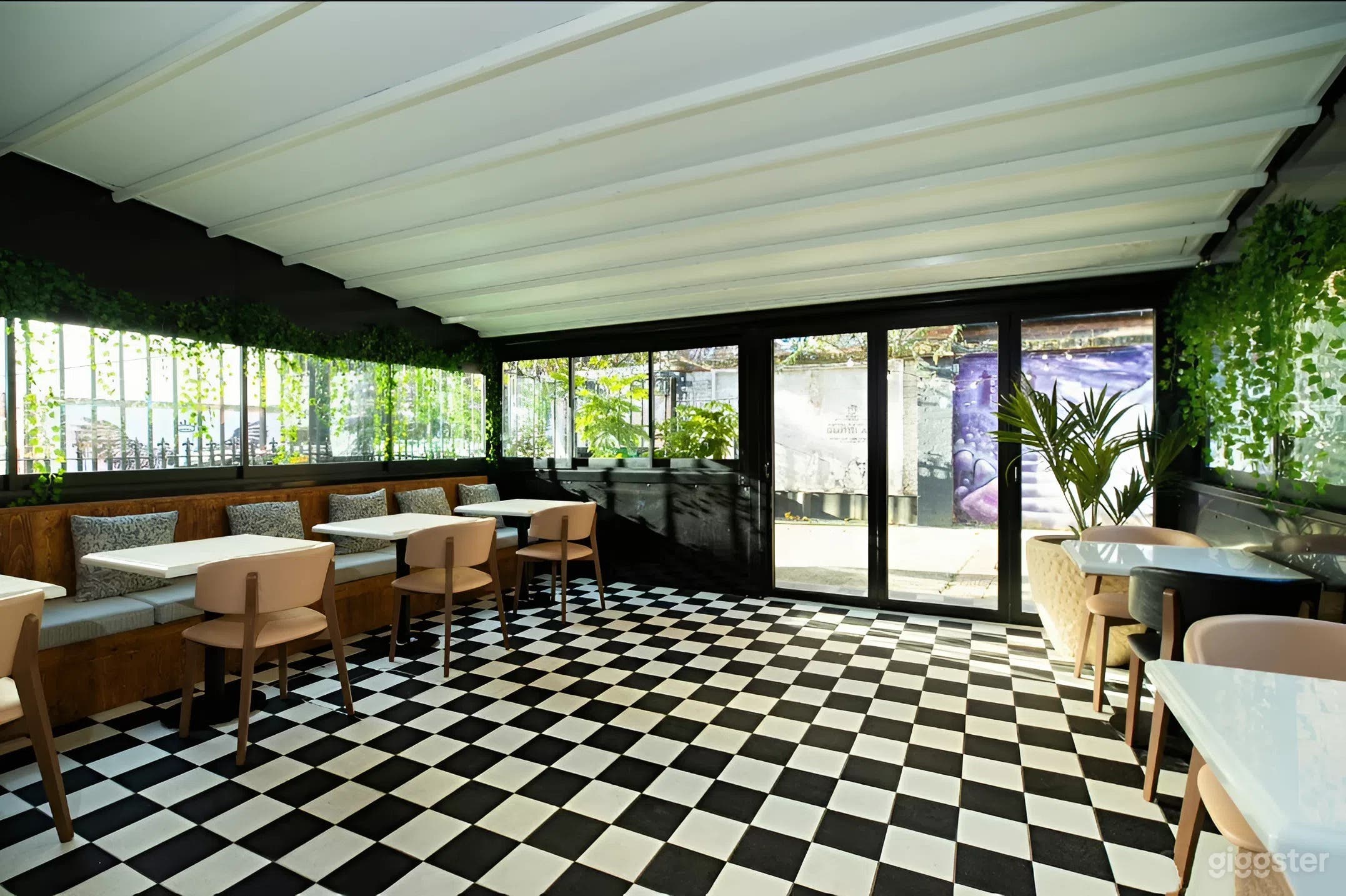 Arch 1 - Restaurant Space Photo 4