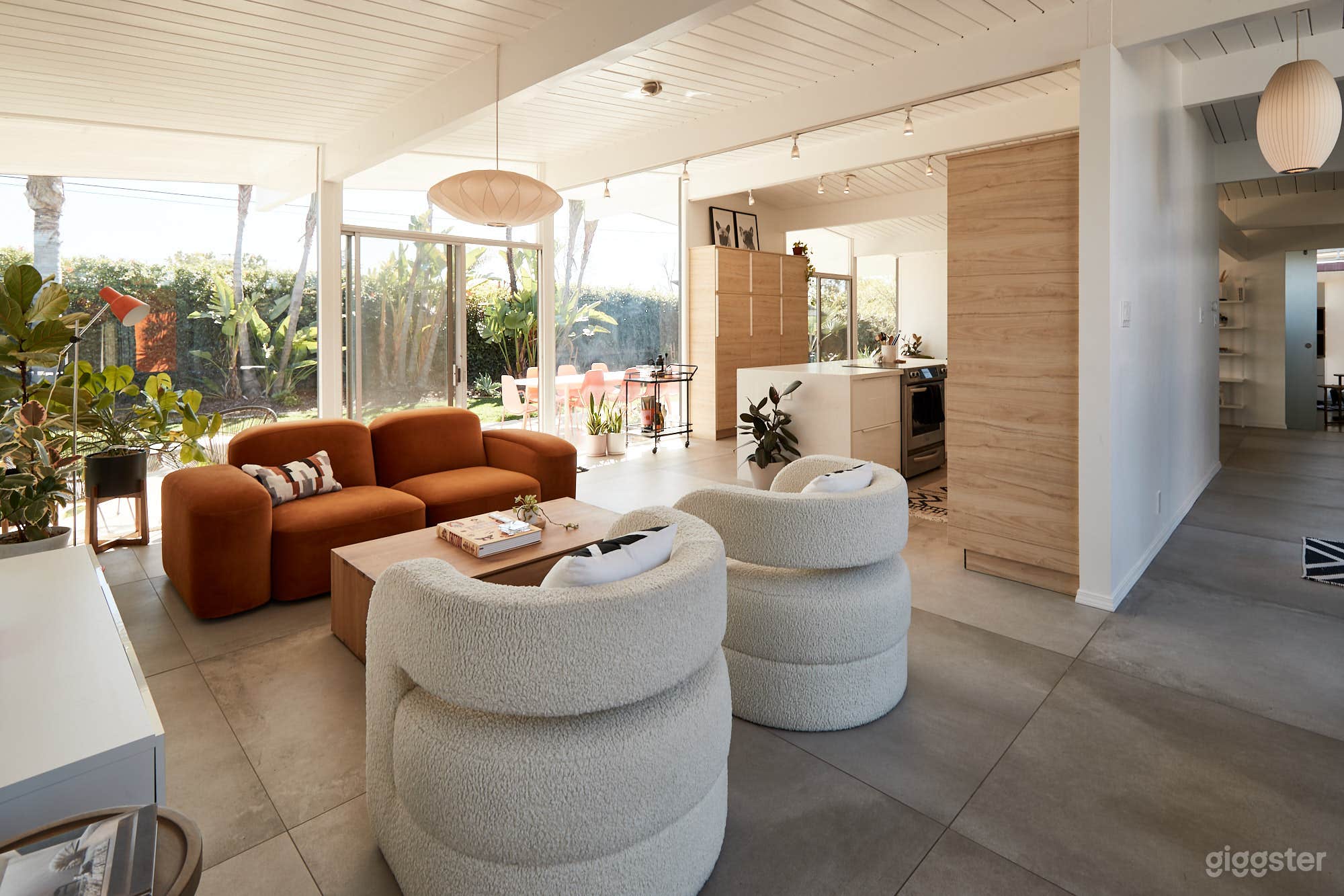 Bright &amp; Upscale Eichler Mid-Century Modern Home Photo 4