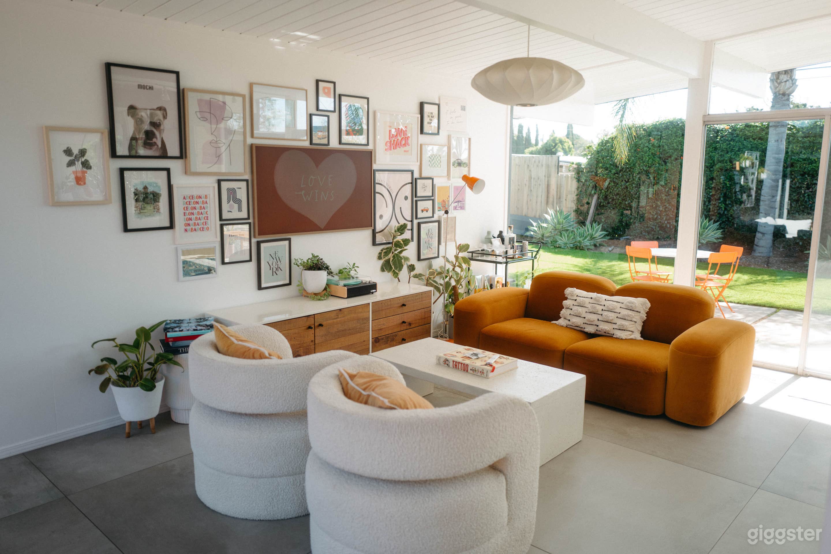 Bright & Upscale Eichler Mid-Century Modern Home Photo 2