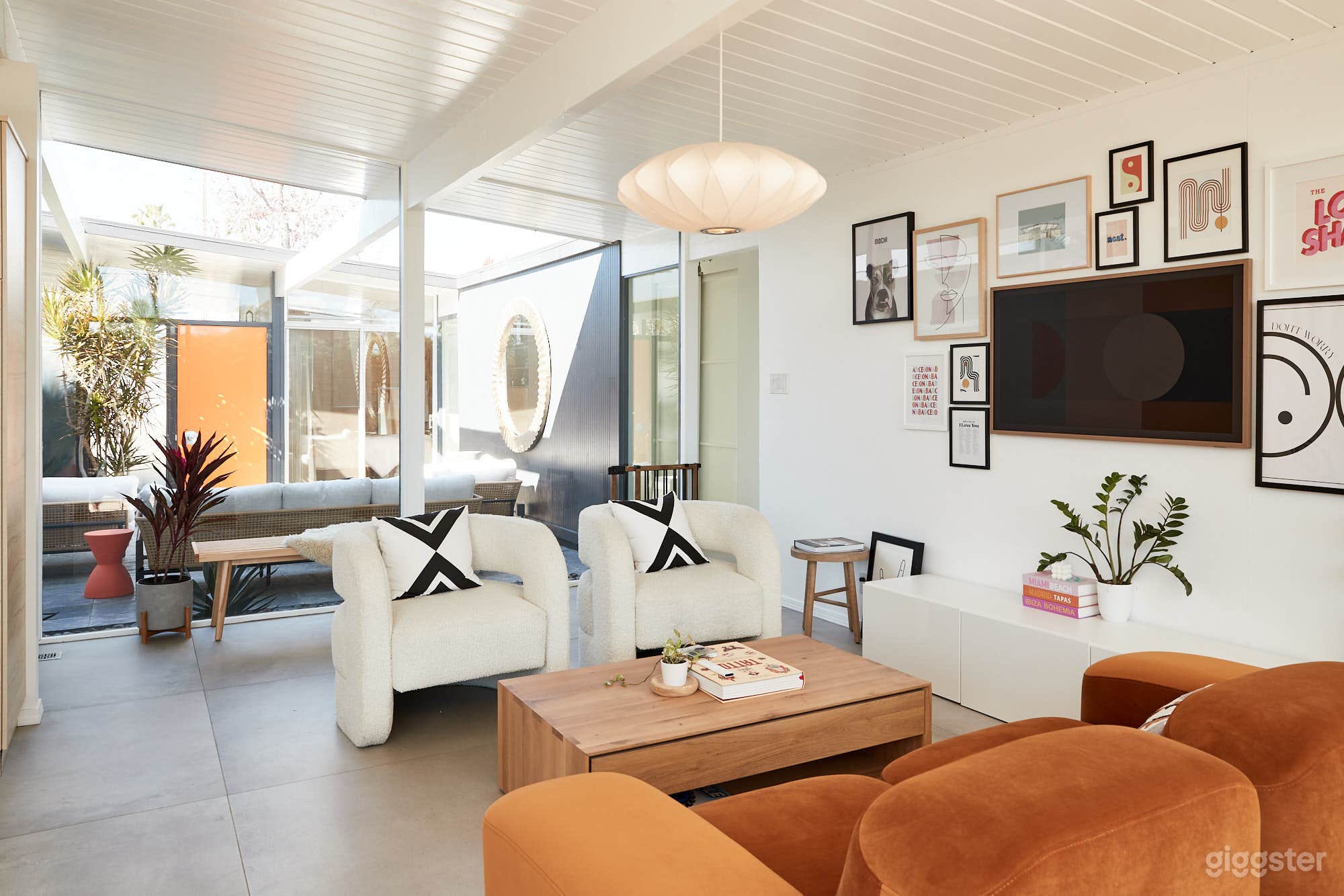 Bright &amp; Upscale Eichler Mid-Century Modern Home Photo 3