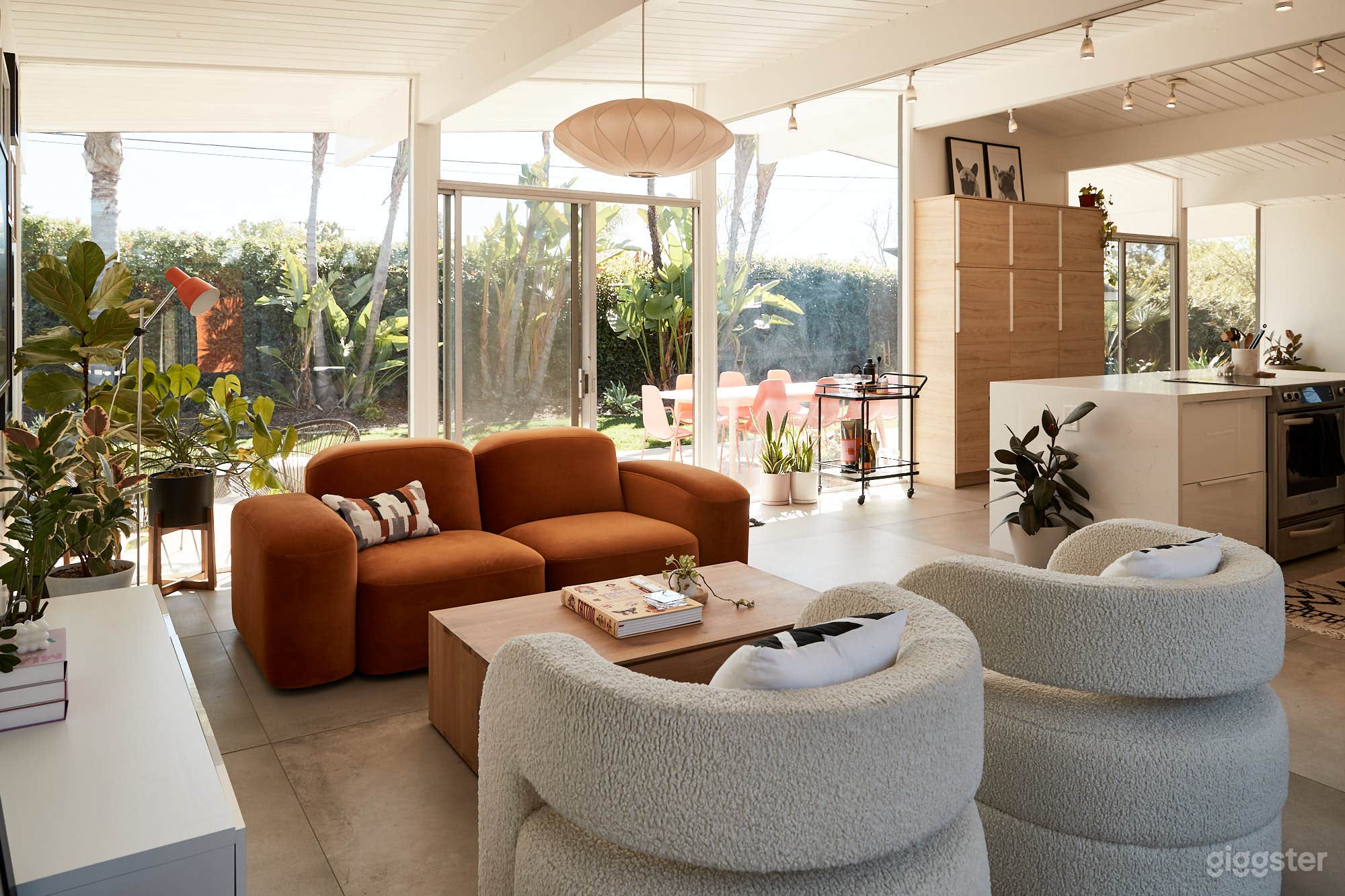 Bright &amp; Upscale Eichler Mid-Century Modern Home Photo 1