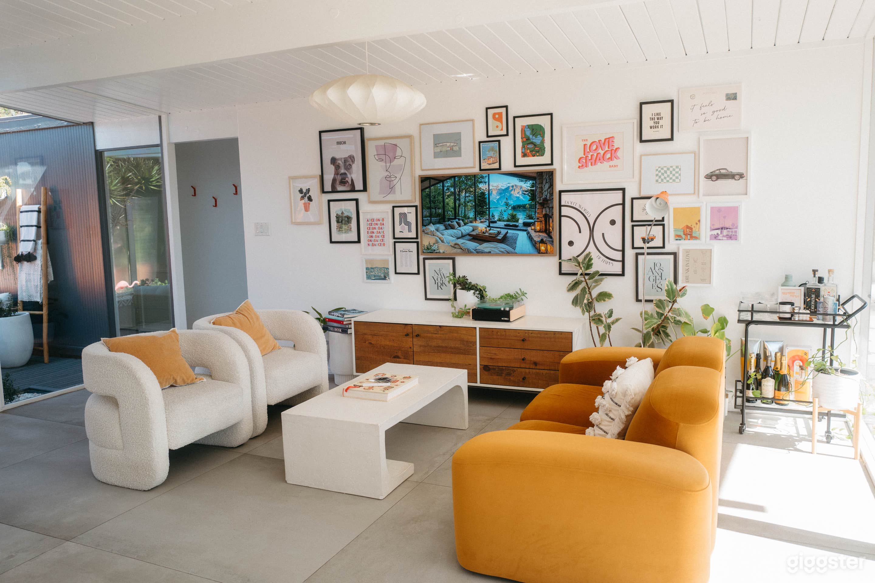 Bright & Upscale Eichler Mid-Century Modern Home Photo 4