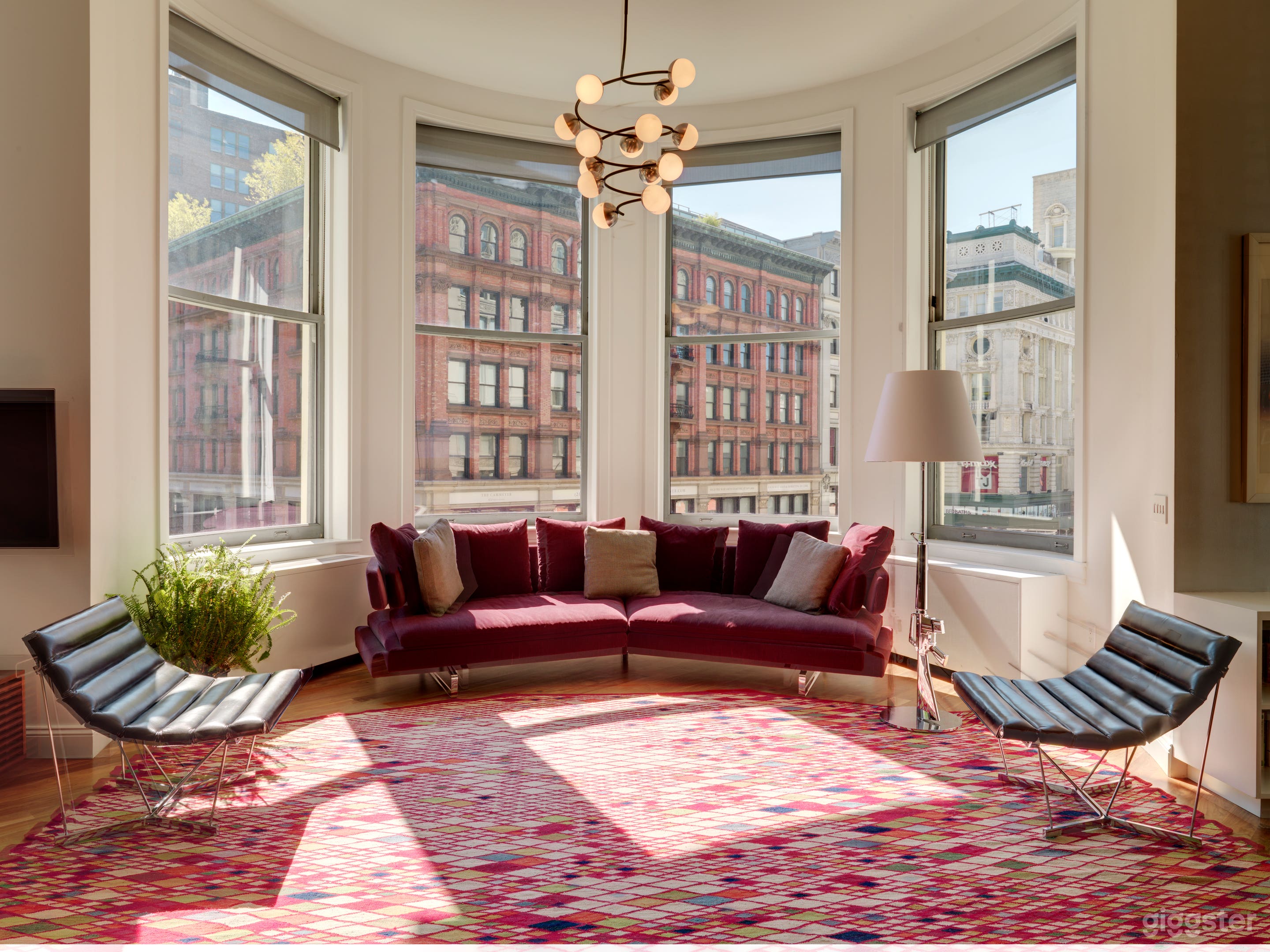 Rounded seating area looks on to beautiful buildings in Chelsea. Sofa is now blue (email for recent pic)