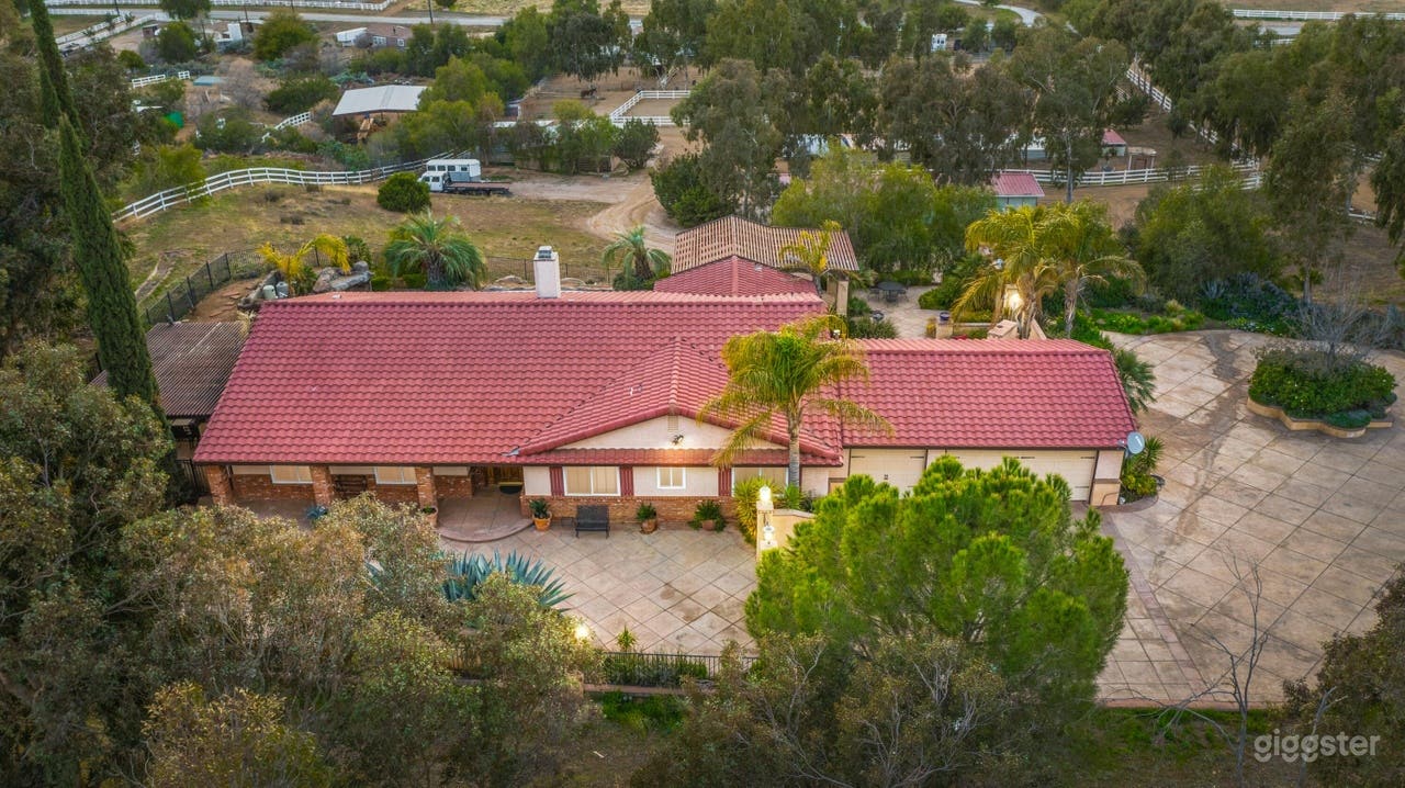 5 acre ranch 4 bedroom house with pool - RBBR Photo 1