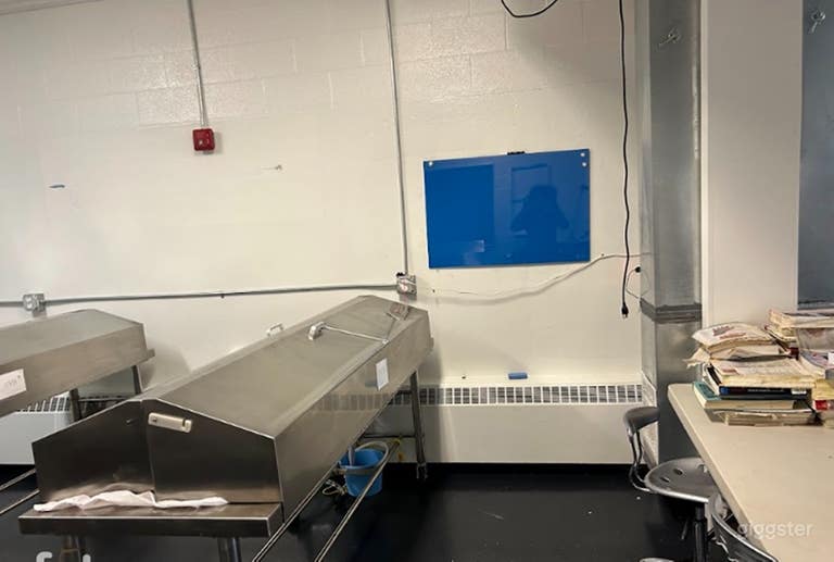  Fully Equipped Laboratory Space for Production 