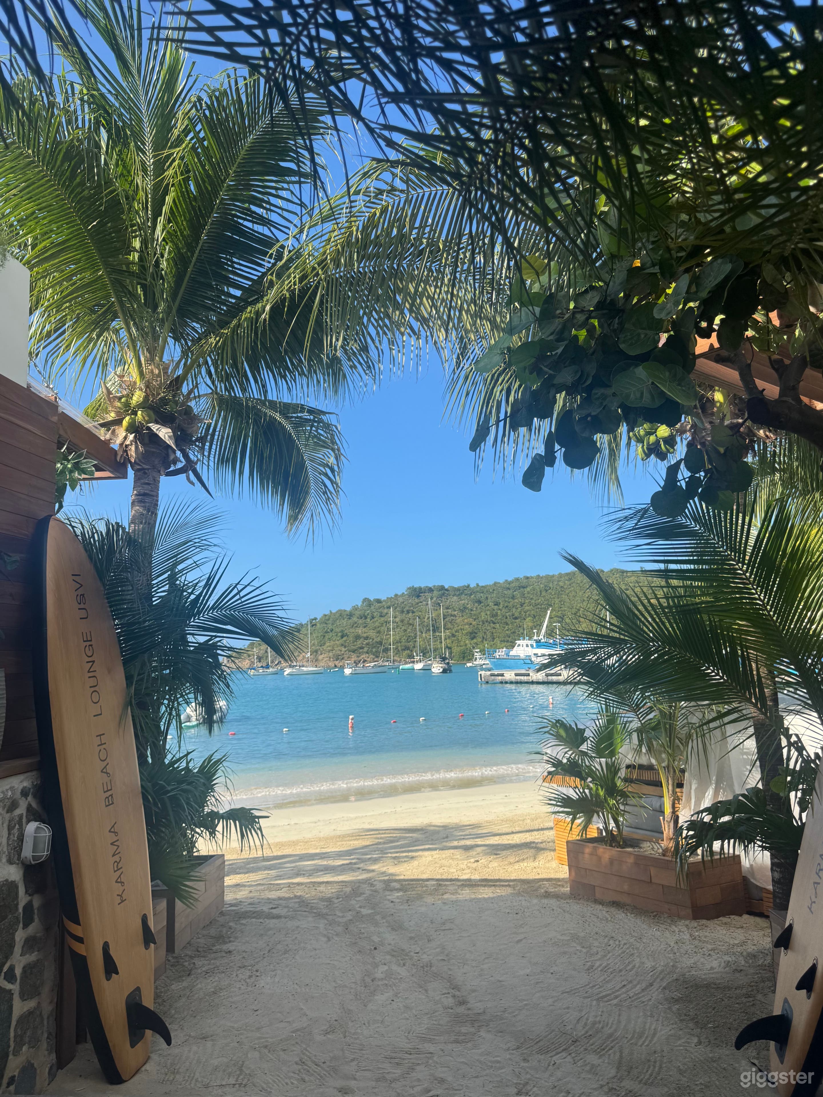 A Tropical Escape with Stunning Views (Entire Venue) Photo 4