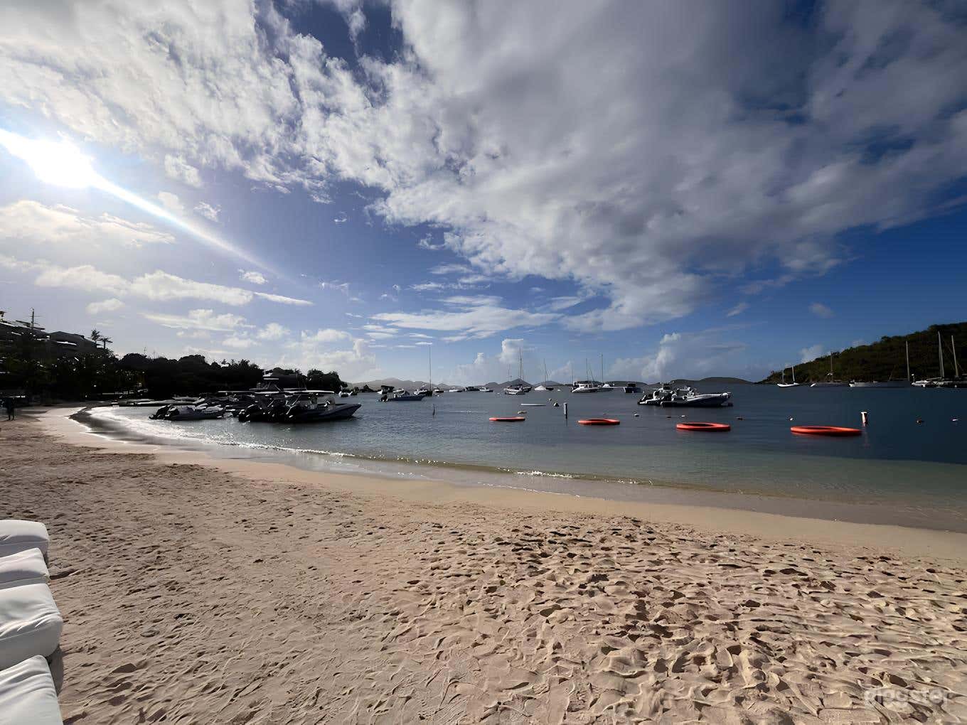 A Tropical Escape with Stunning Views (Entire Venue) Photo 3