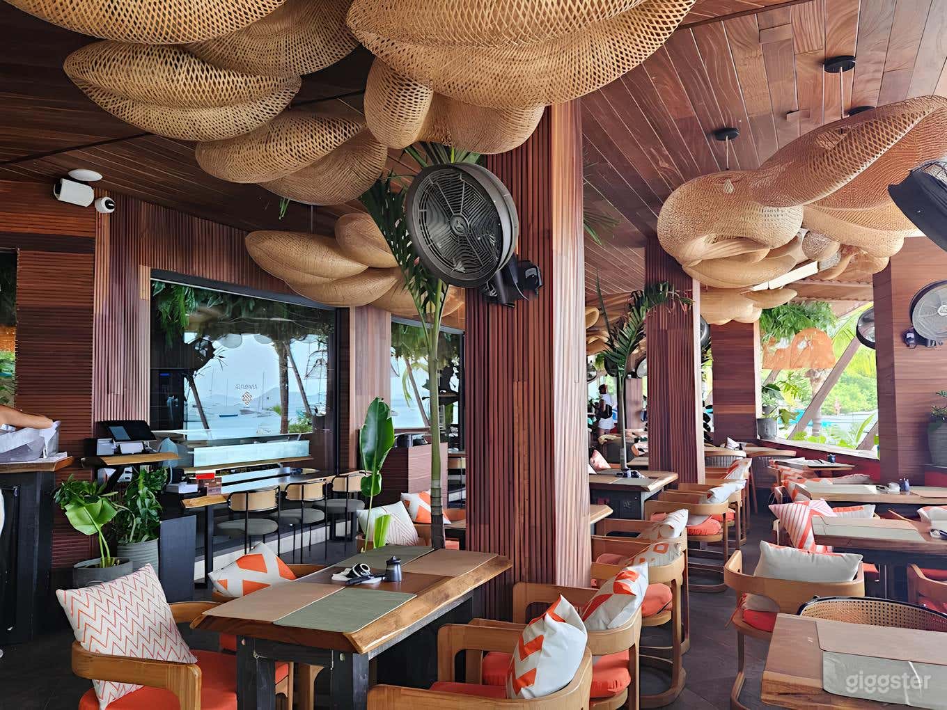 A Tropical Escape with Stunning Views (Entire Venue) Photo 2