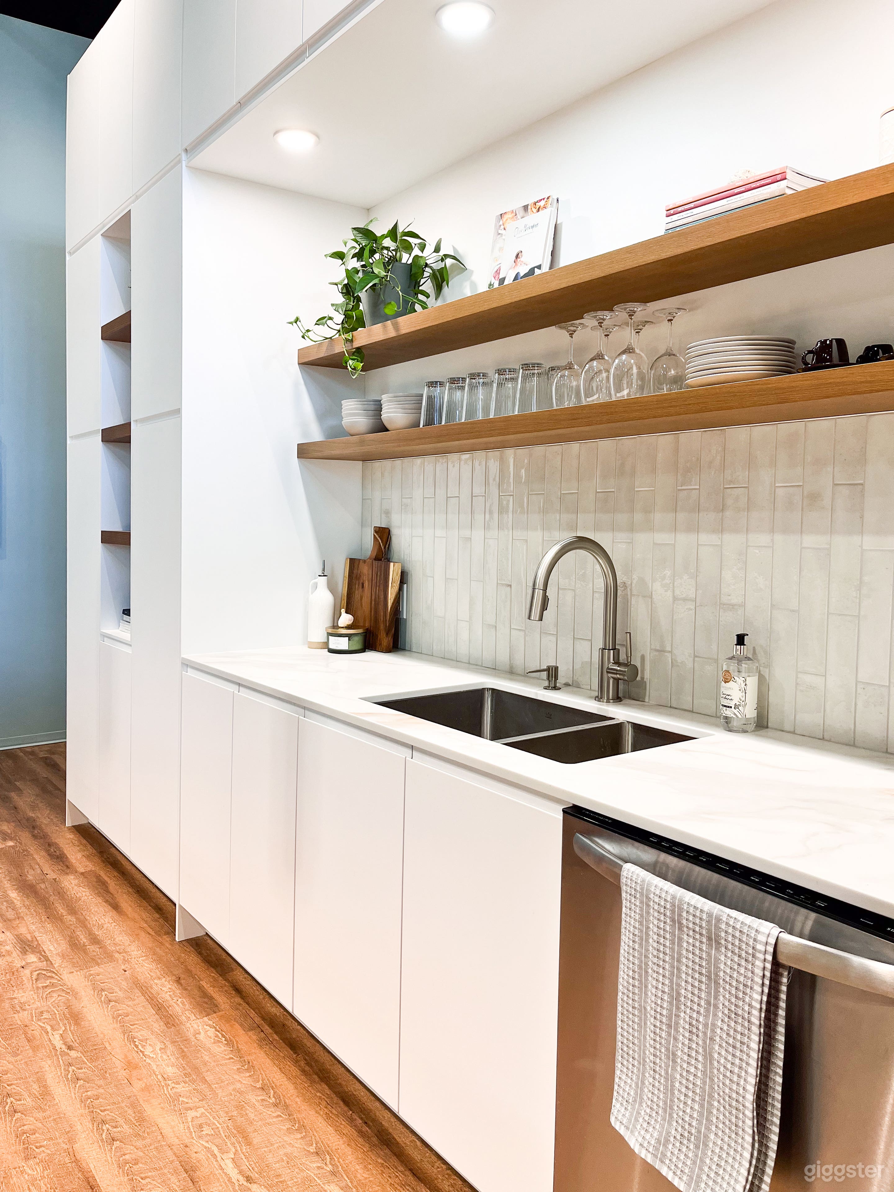 Professional Montreal Film Studio +kitchen, Post production Photo 4