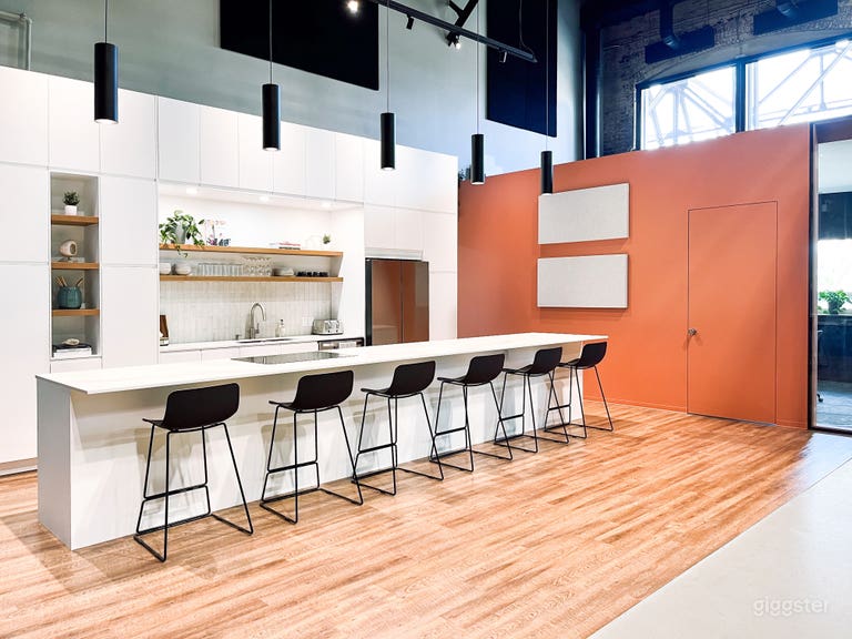  Professional Montreal Film Studio +kitchen, Post production 