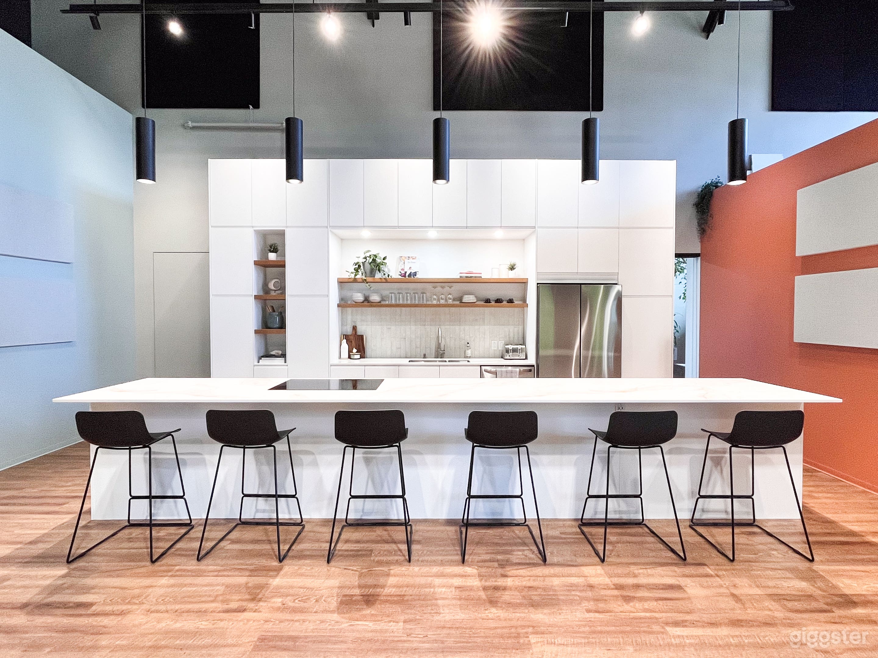 Professional Montreal Film Studio +kitchen, Post production Photo 2