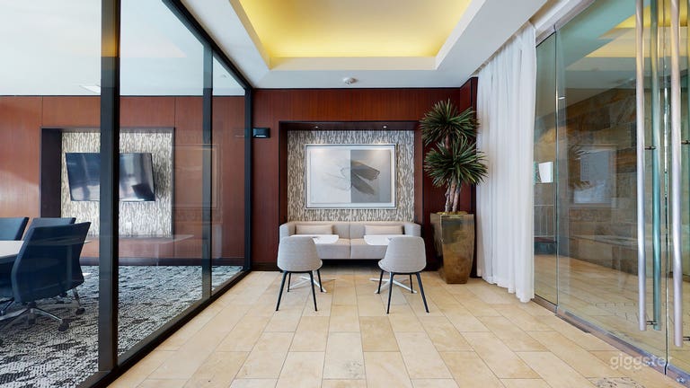  Stylish Lounge w/ Kitchen in East Village 