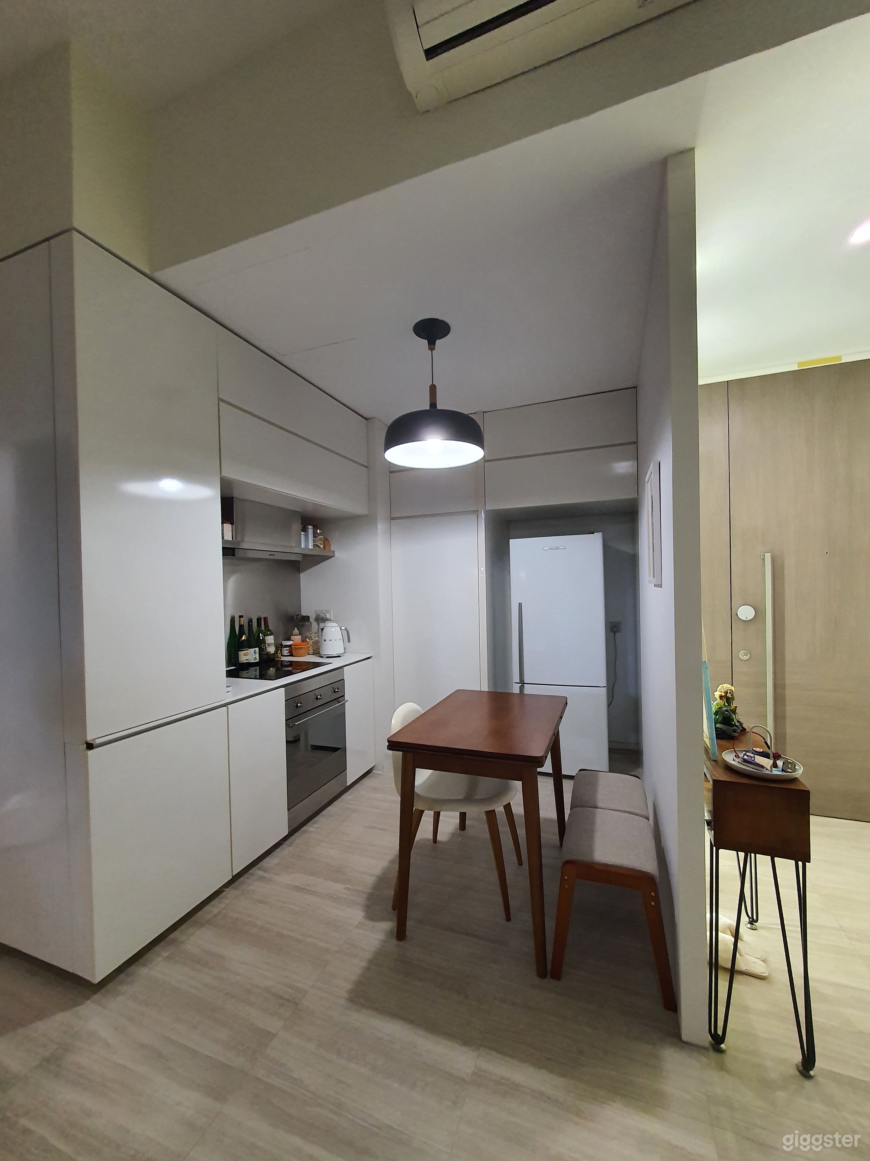 Cosy Minimalist Resort Style Home Photo 2