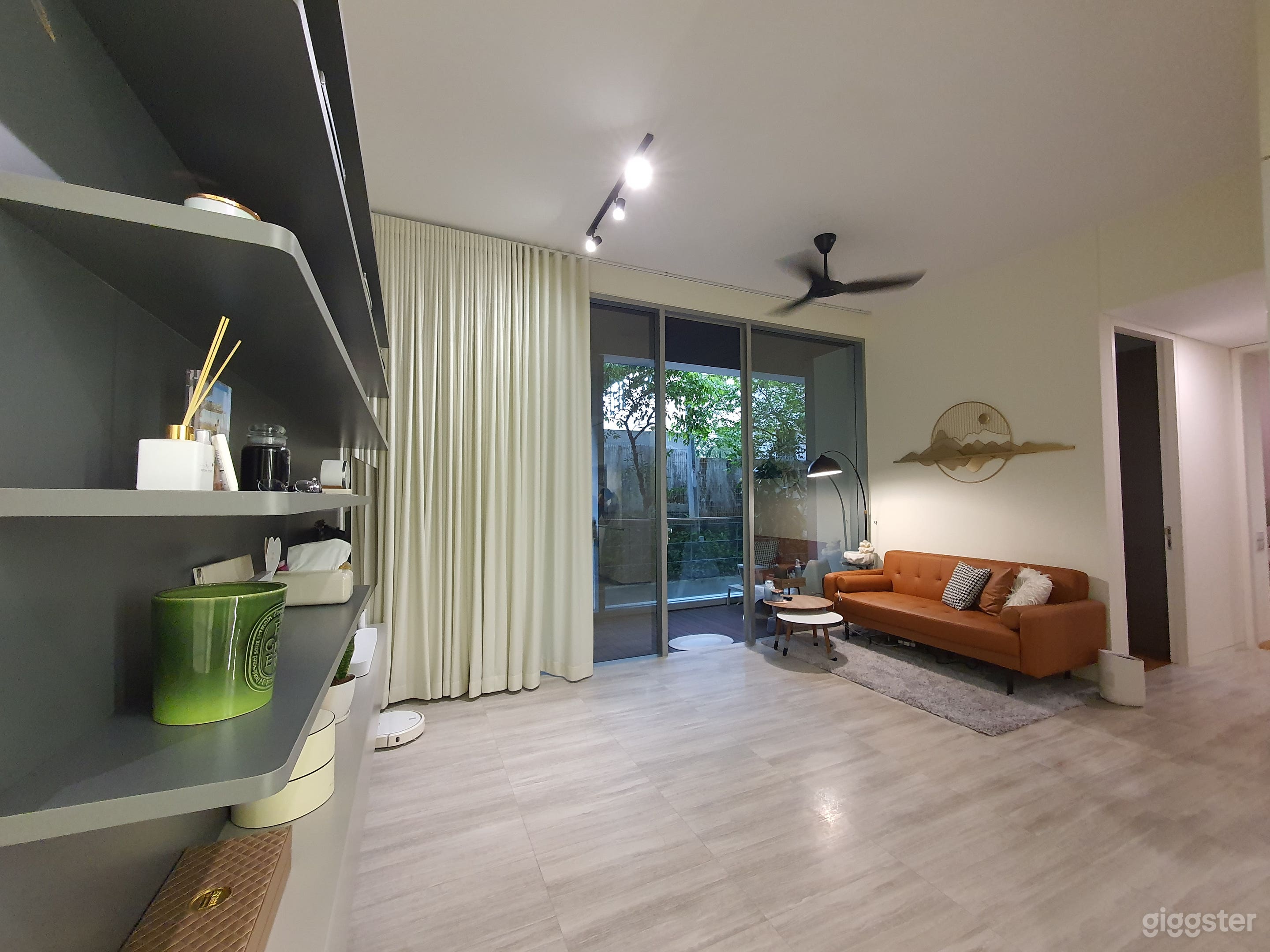 Cosy Minimalist Resort Style Home Photo 1