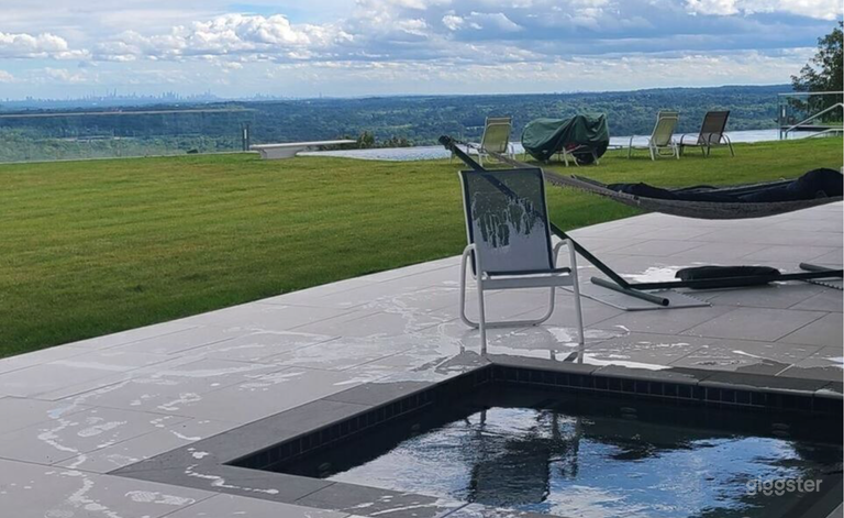  Piscina infinita y gran espacio exterior con vista al horizonte de NYC 