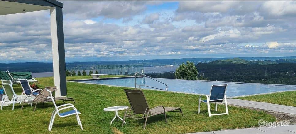 Infinity Pool and Large outdoor Looking at NYC Skyline Photo 3