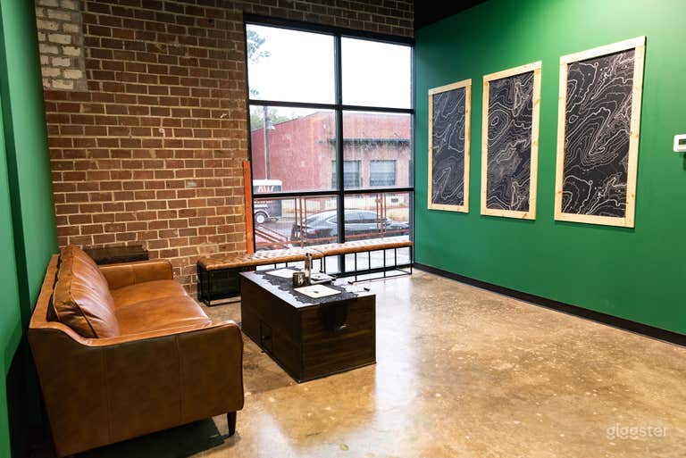  Private room for smaller groups, can also be used as a Green Room or VIP space. 