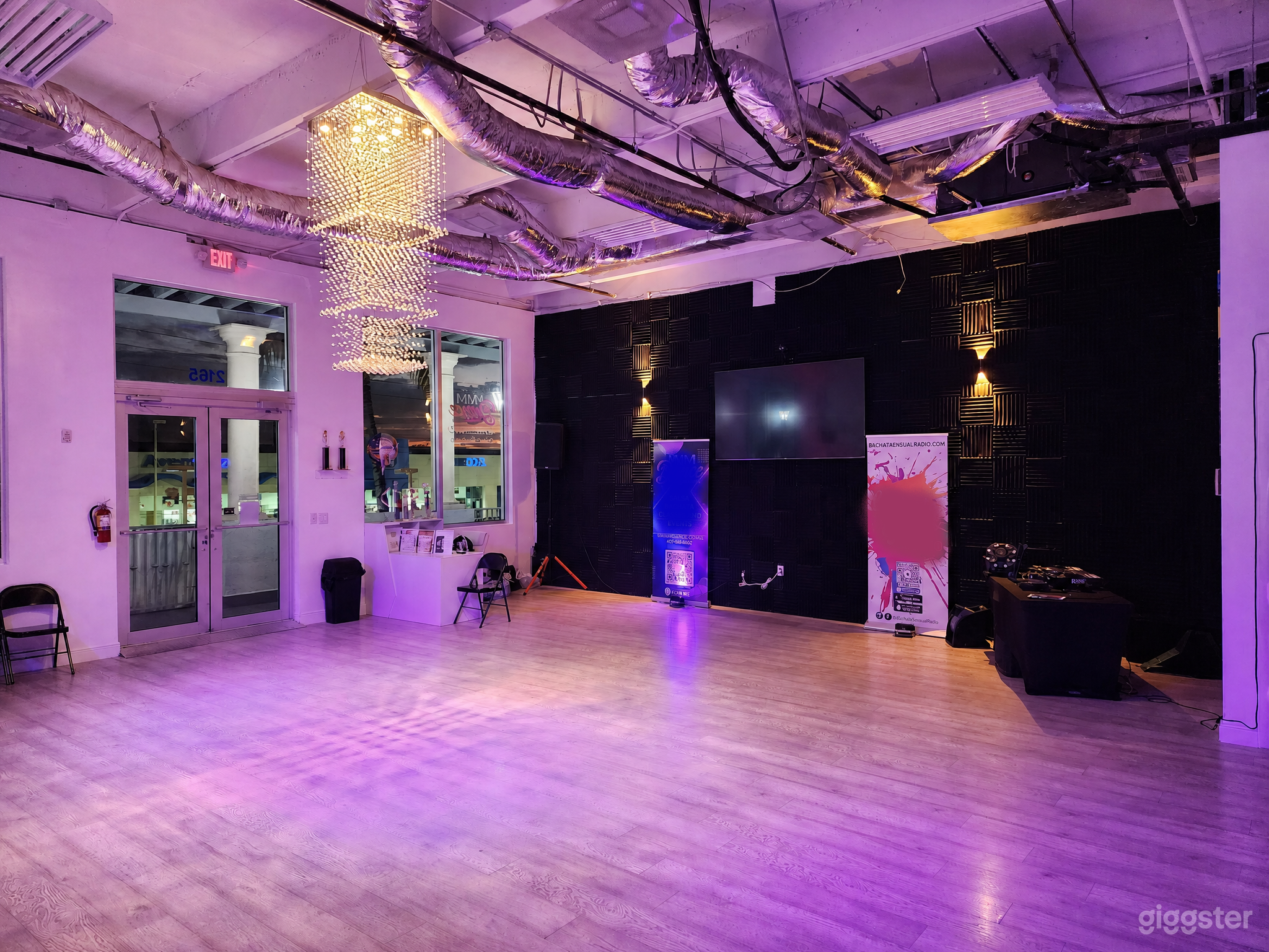 Beautiful Flex Space With High Ceilings Photo 2