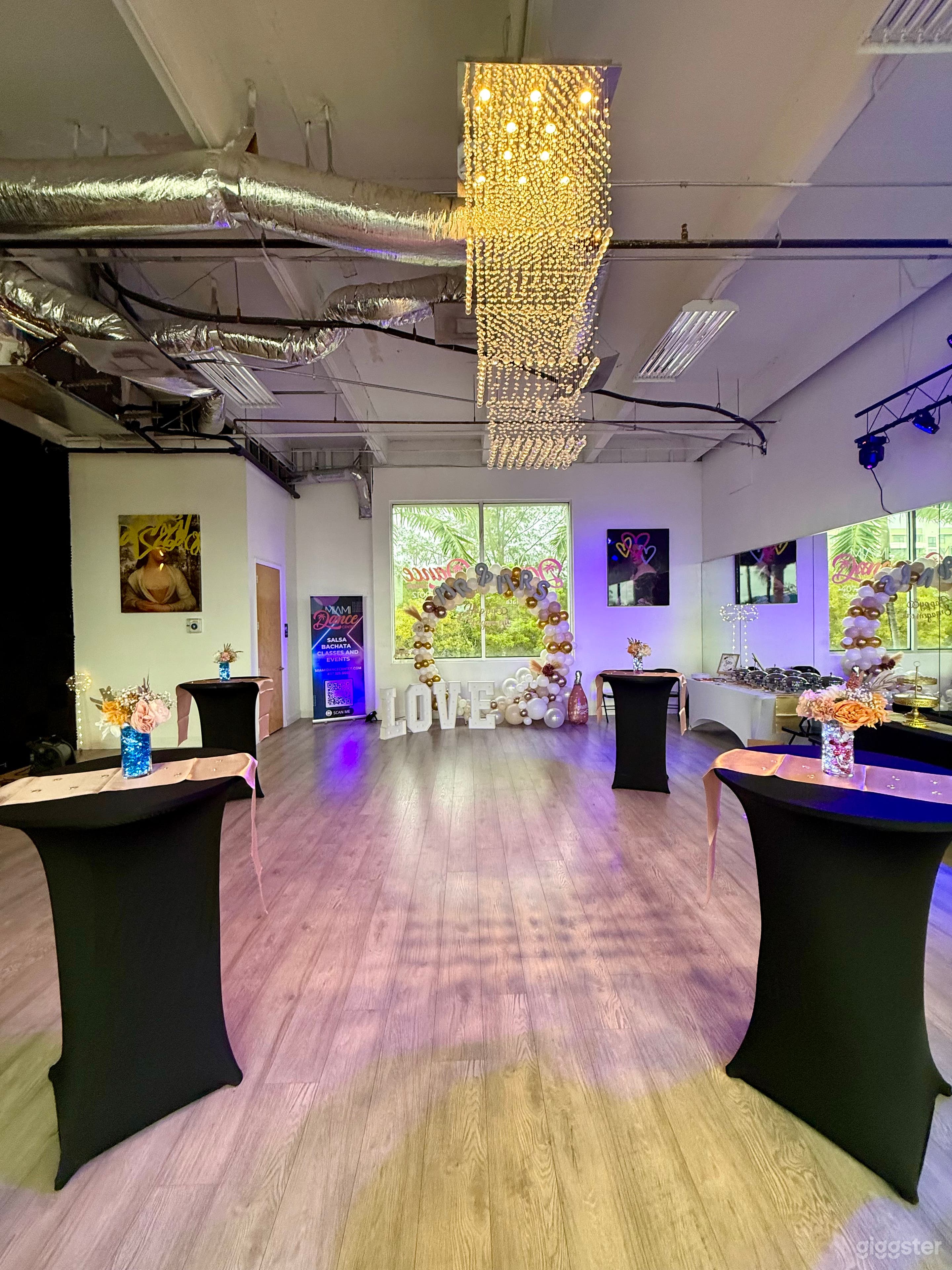 Beautiful Flex Space With High Ceilings Photo 1