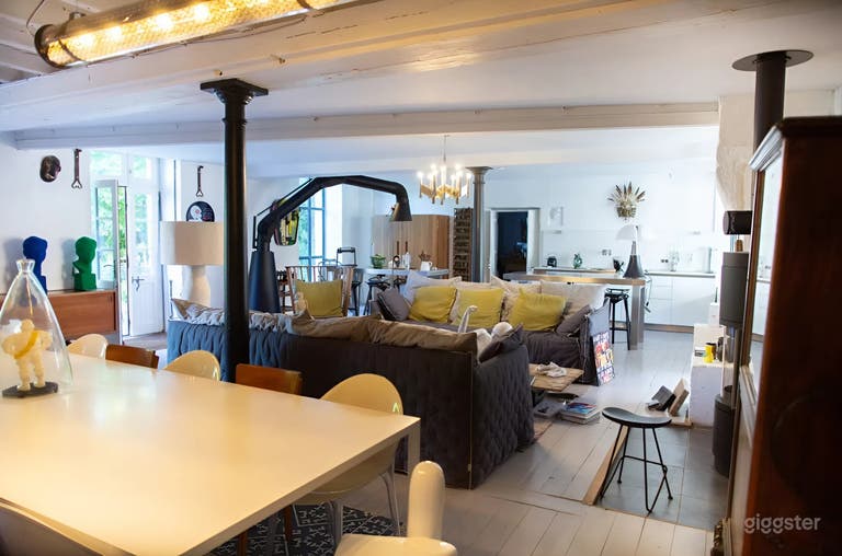  Grand espace de vie avec cheminée, bar & installation d'atelier 