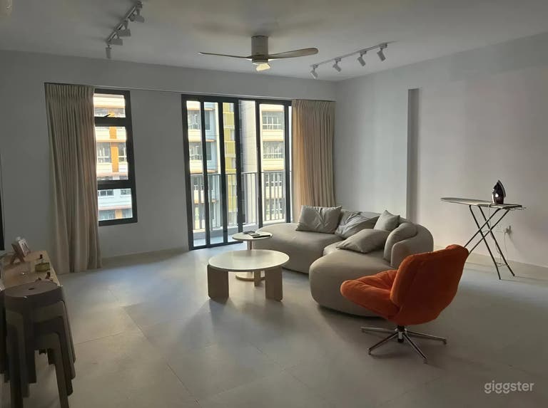  Bartley HDB de 5 habitaciones - Sala de estar enorme y minimalista 