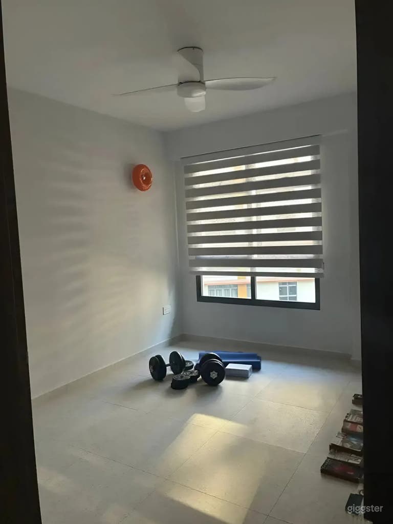  Bartley HDB de 5 habitaciones - Sala de estar enorme y minimalista 