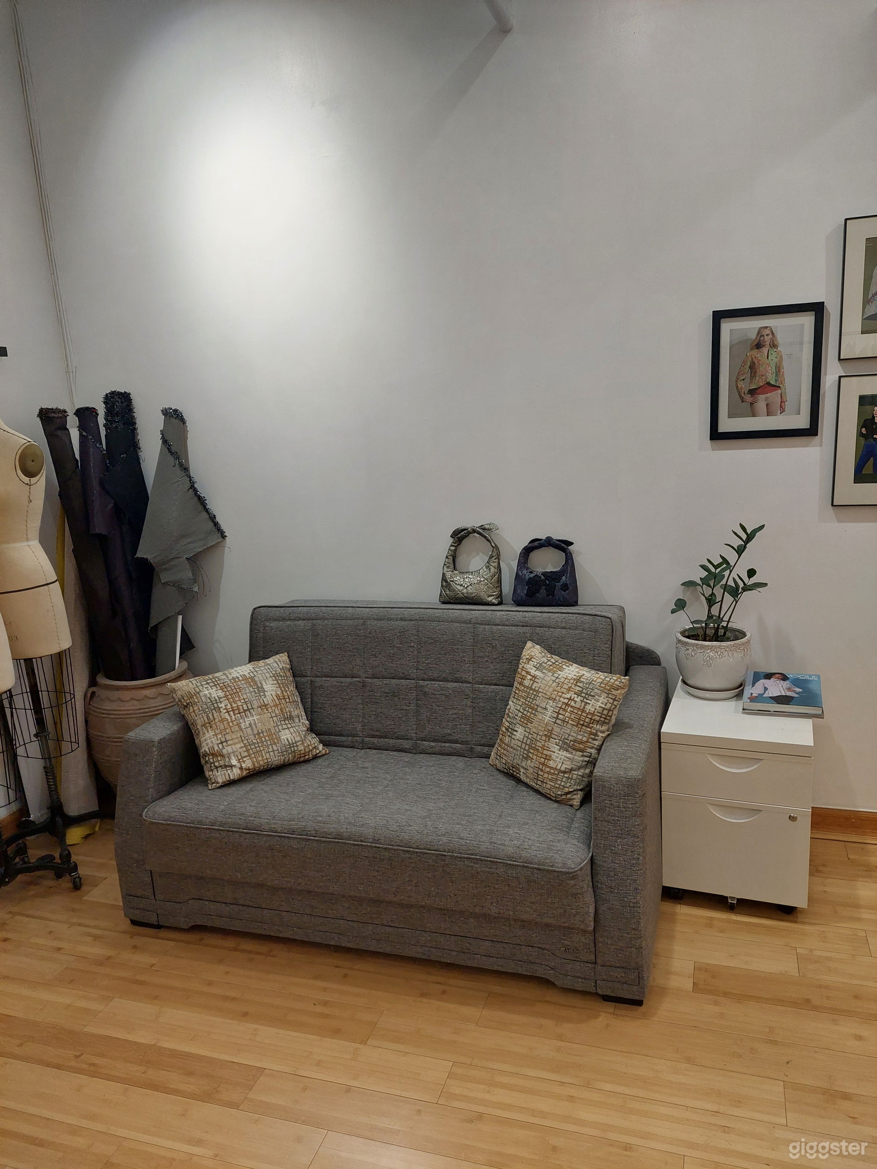 SEWING AND DESIGNER STUDIO FOR RENT Photo 4