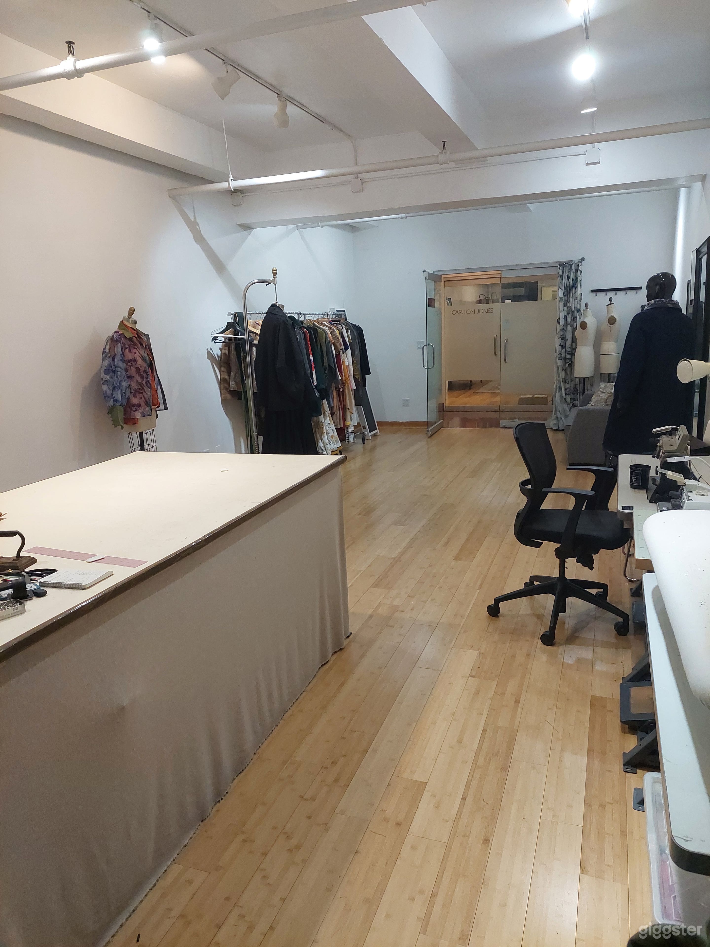 SEWING AND DESIGNER STUDIO FOR RENT Photo 2