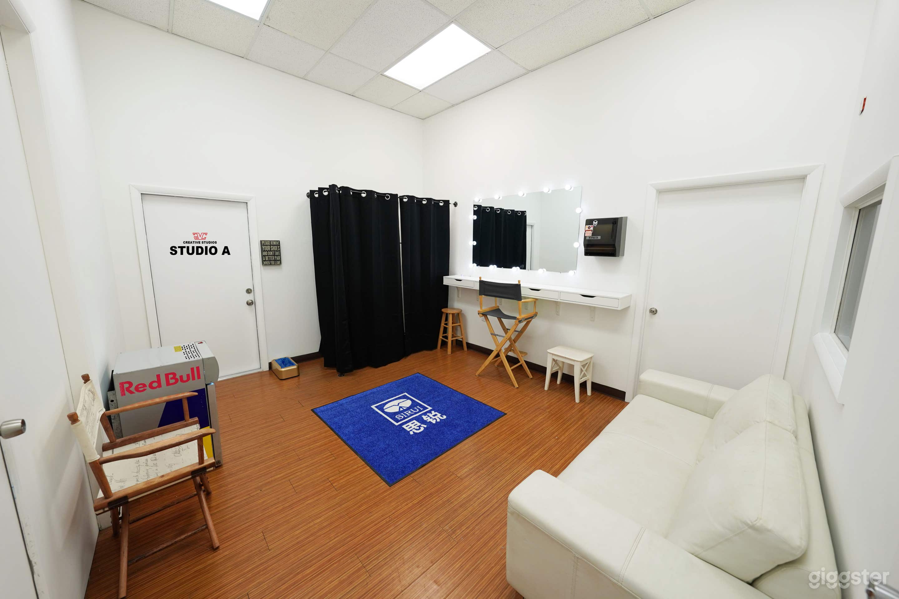 Studio B + Lobby (H&amp;M Room) Photo 2