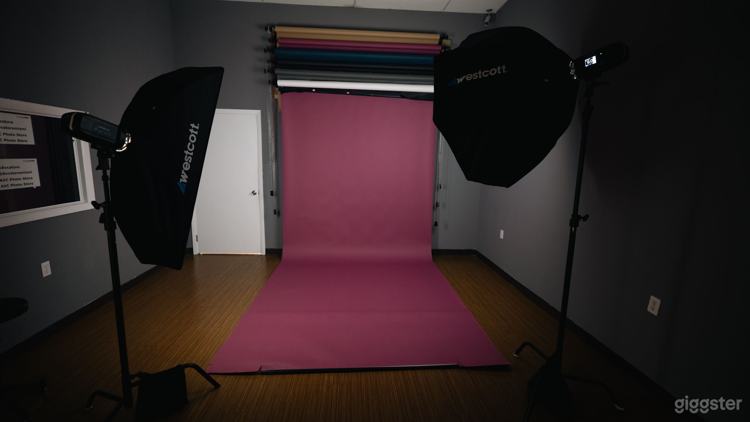 Studio B + Lobby (H&amp;M Room) Photo 4