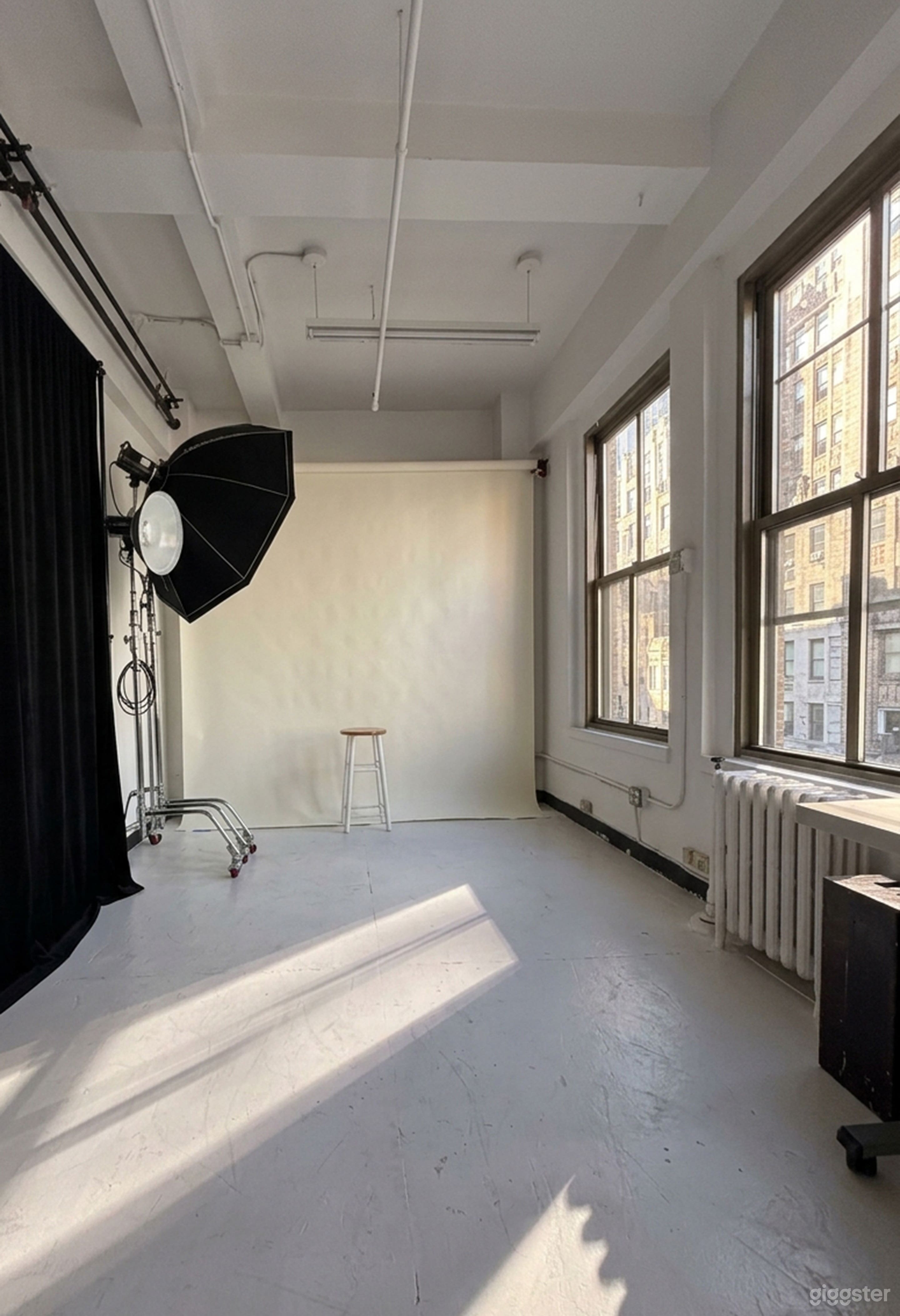 Manhattan Skyline Studio - Lighting & Gear Included Photo 3