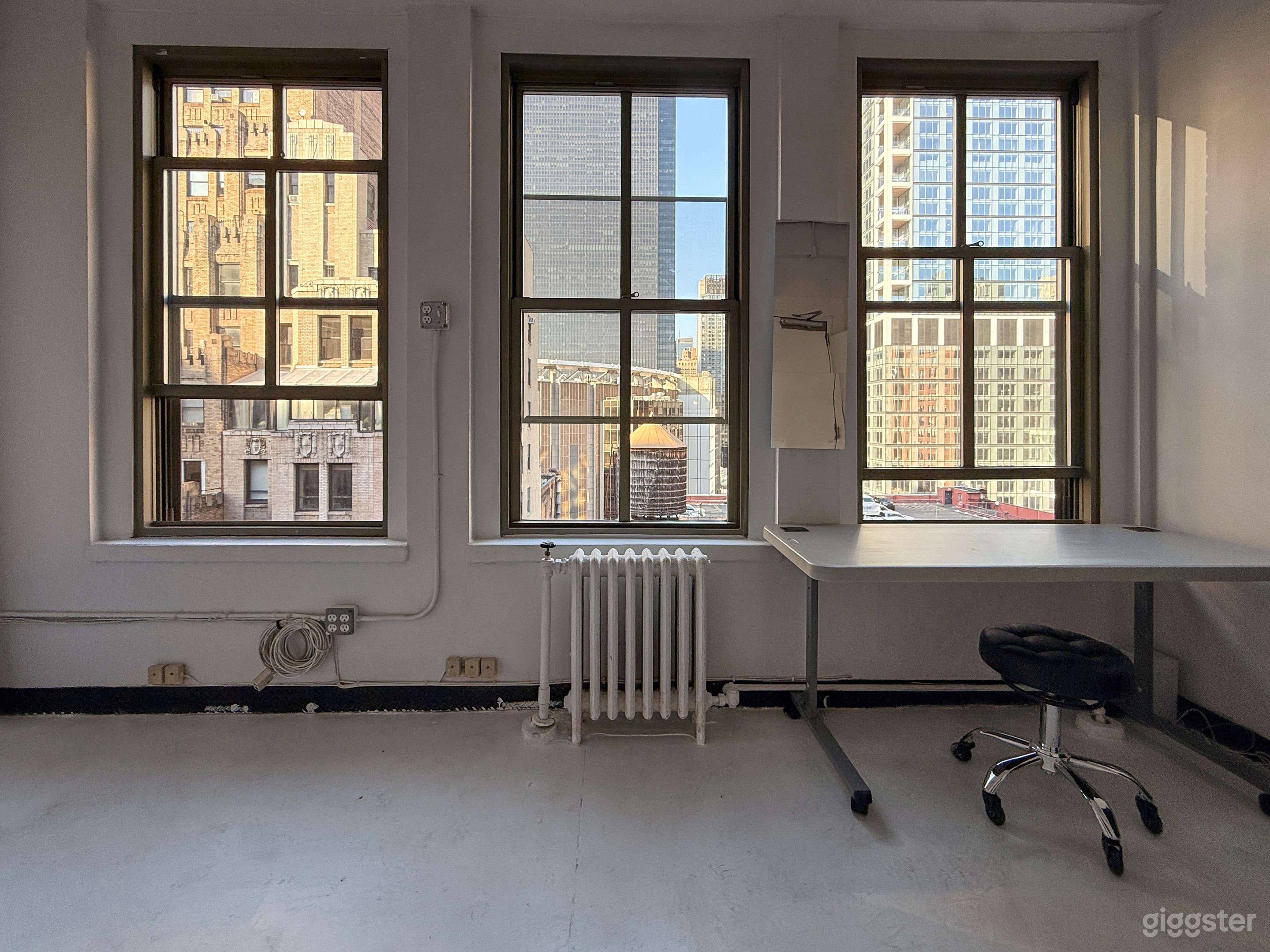 Manhattan Skyline Studio - Lighting & Gear Included Photo 2