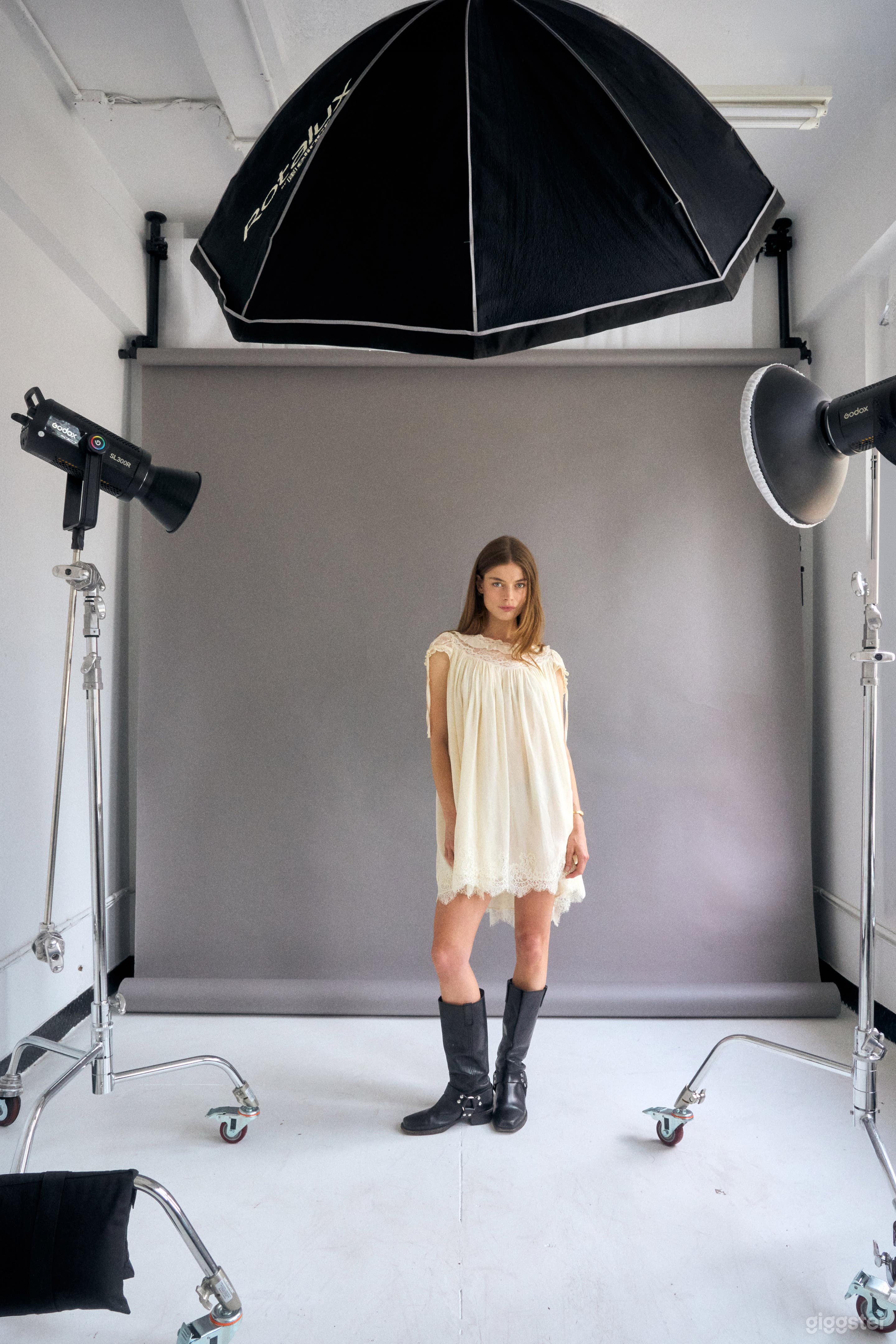 Manhattan Skyline Studio - Lighting & Gear Included Photo 3