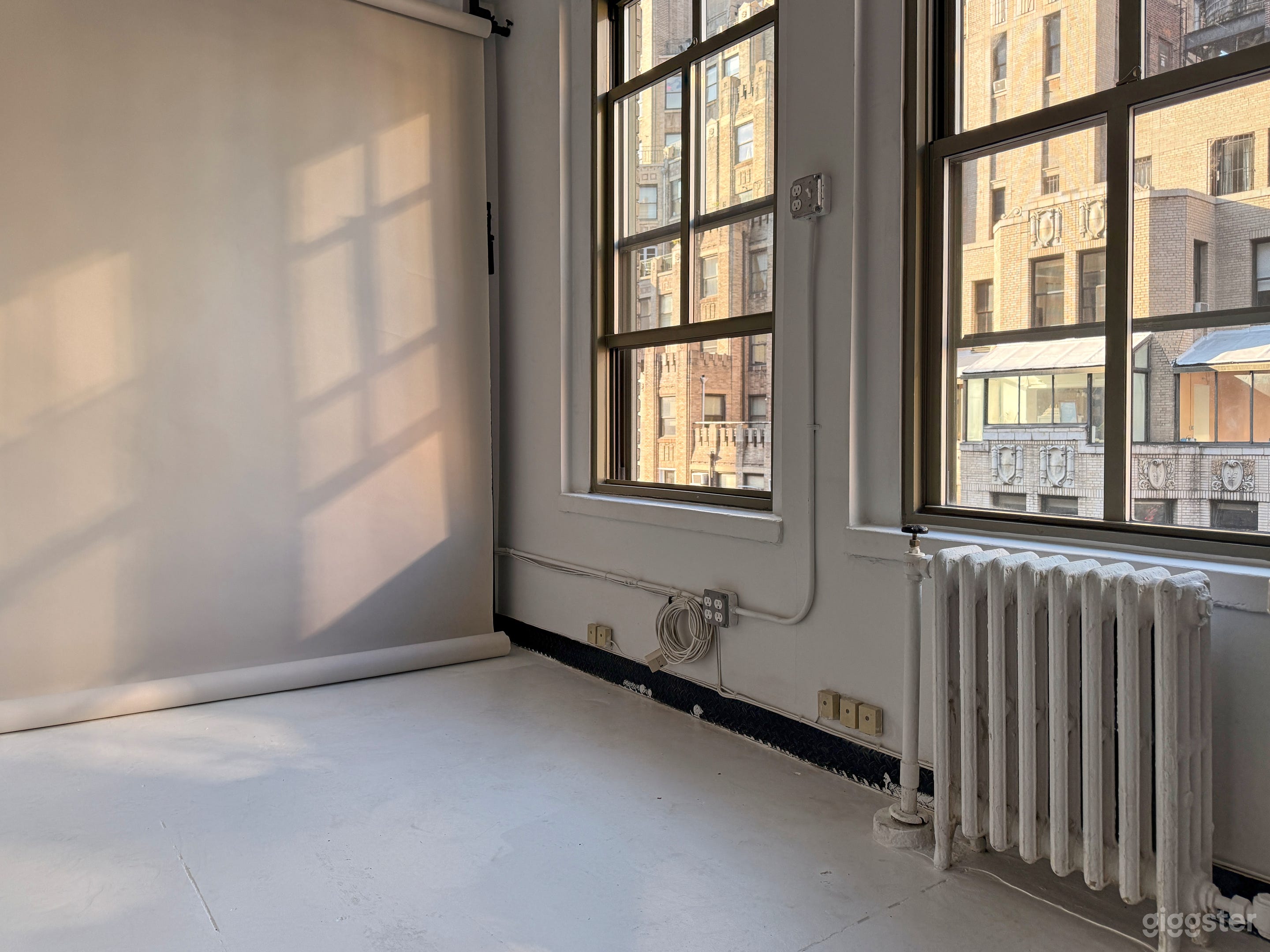 Manhattan Skyline Studio - Lighting & Gear Included Photo 4