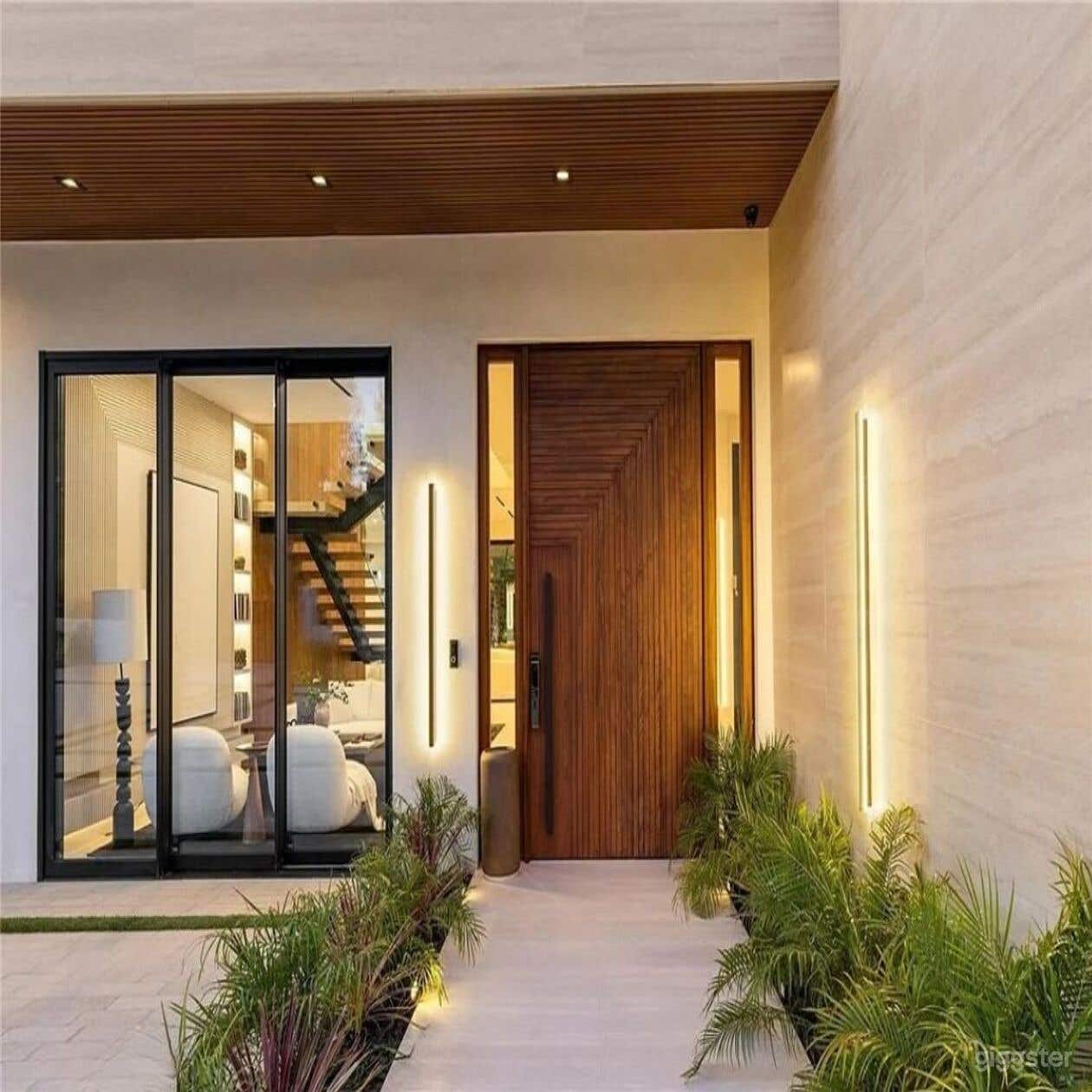 Expansive Modern Estate with Pool, Theater &amp; Luxe Interiors Photo 2