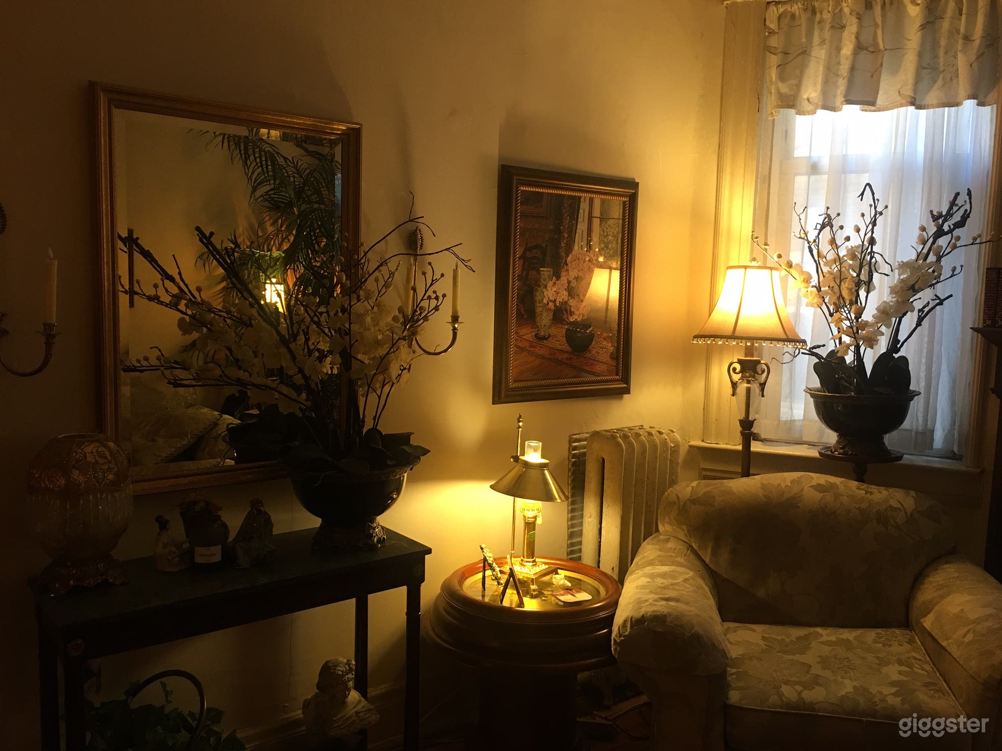 Elegant Classic Victorian Apartment Photo 2