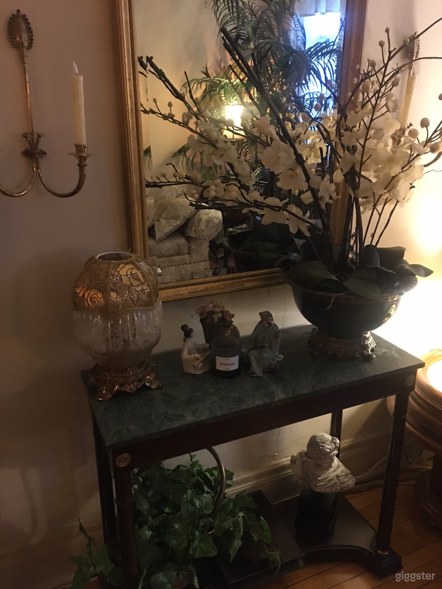 Elegant Classic Victorian Apartment Photo 3