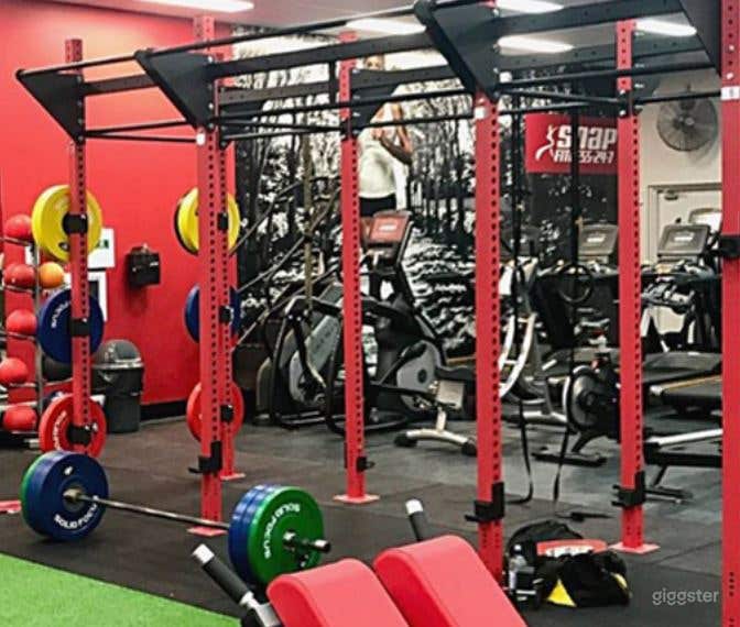 Fully Equipped Indoor Gym for Health Enthusiasts Photo 4