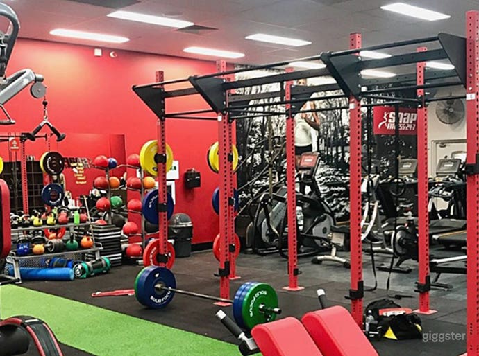 Fully Equipped Indoor Gym for Health Enthusiasts Photo 2