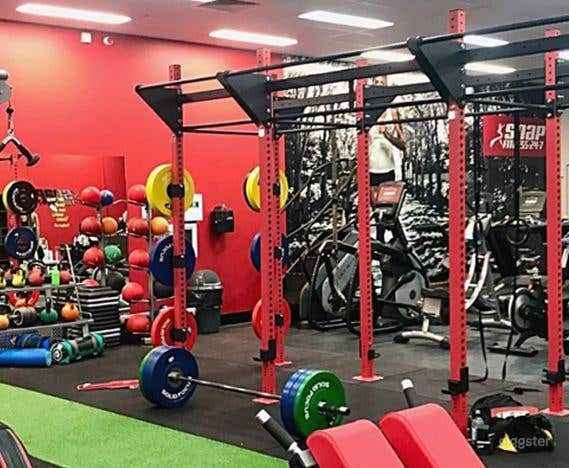  Fully Equipped Indoor Gym for Health Enthusiasts 