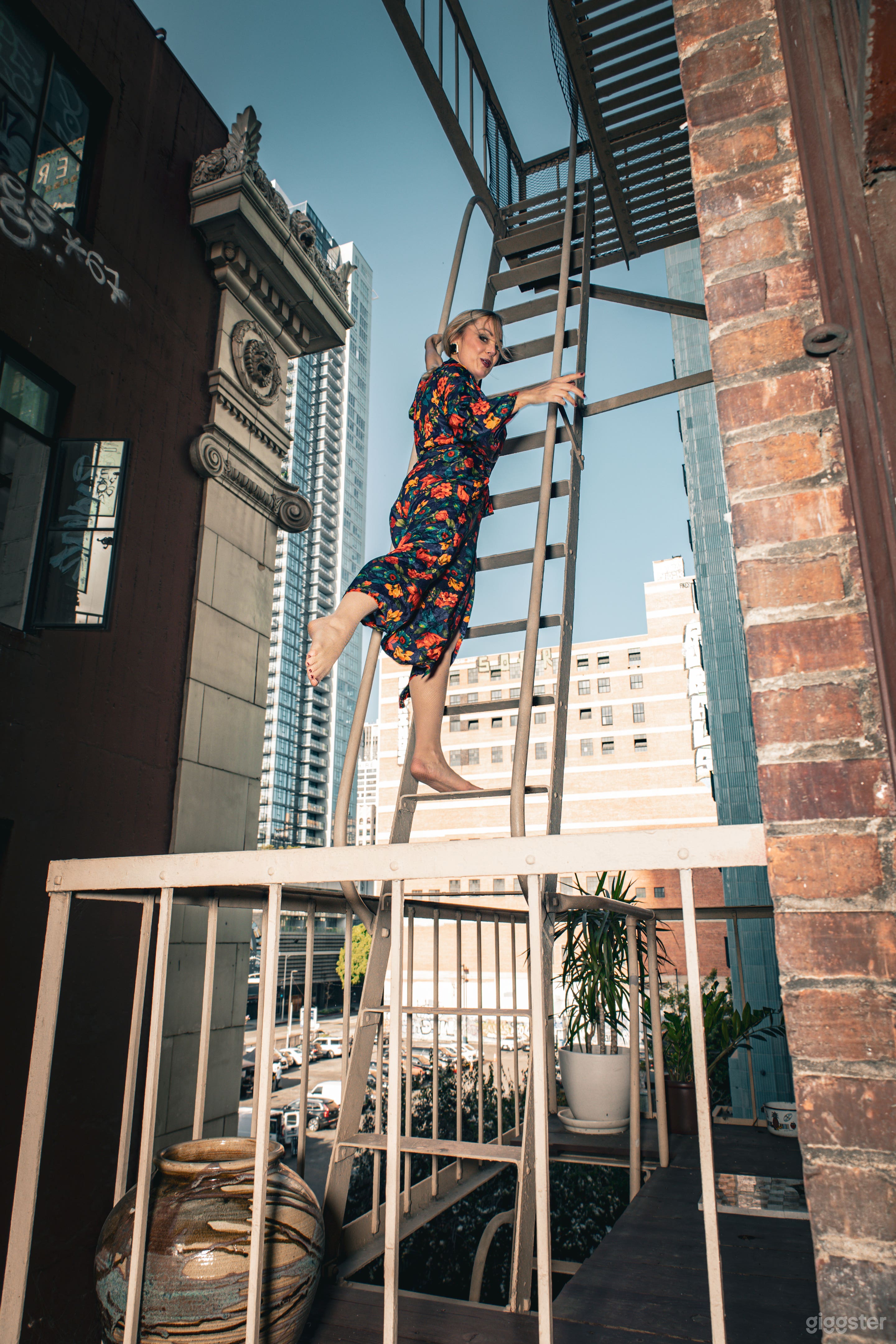Parisian Art Deco Designer Apartment/ Boudoir w/ Fire Escape Photo 4
