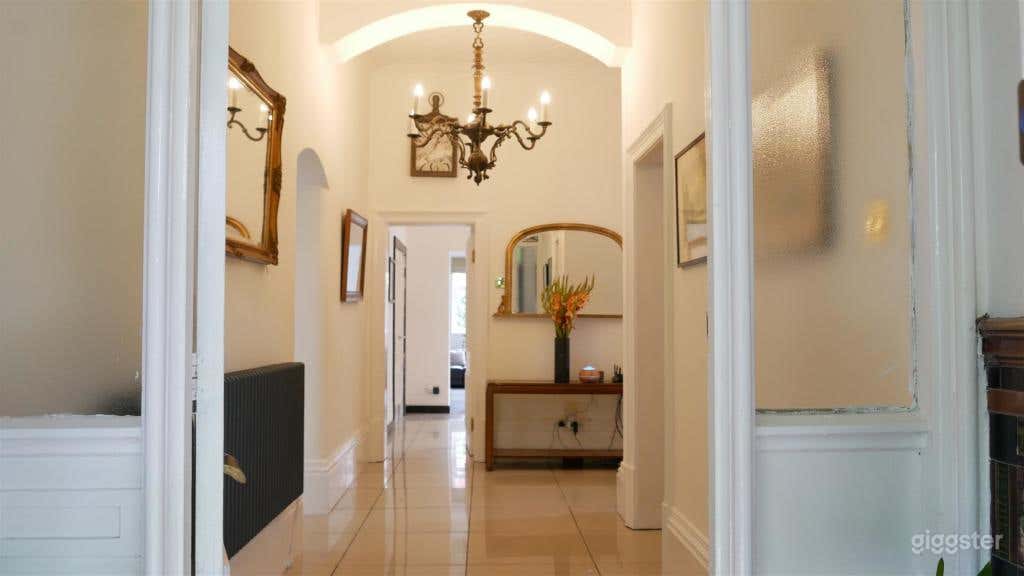 Modern/Victorian Family house Photo 4