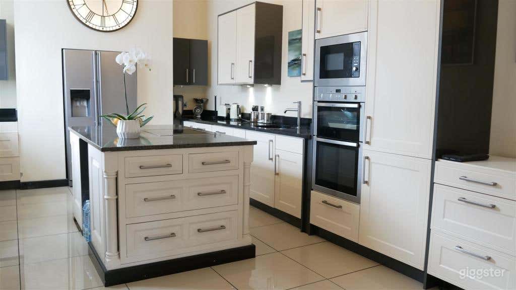 Modern/Victorian Family house Photo 2