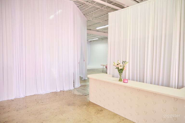  Event Space w/ Large Windows, Customizable 