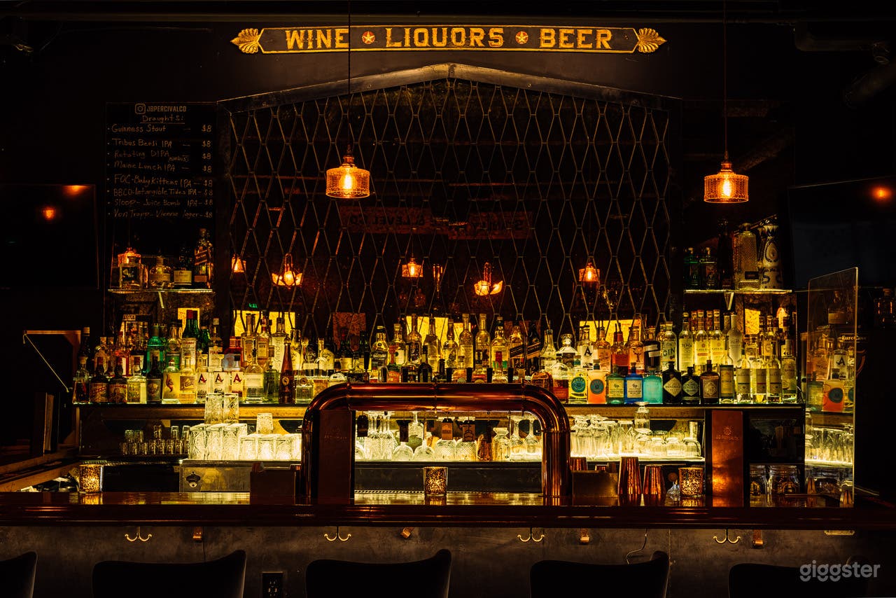 Vintage Speakeasy Style Cocktail Bar &amp; Lounge Photo 2