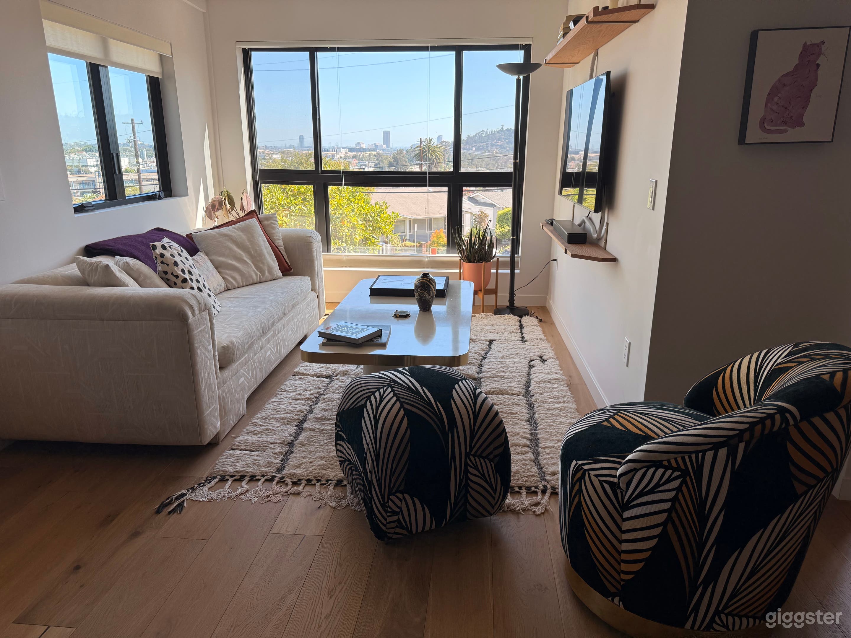 Bright, Stylish Duplex One Bedroom with Views of DTLA Photo 1