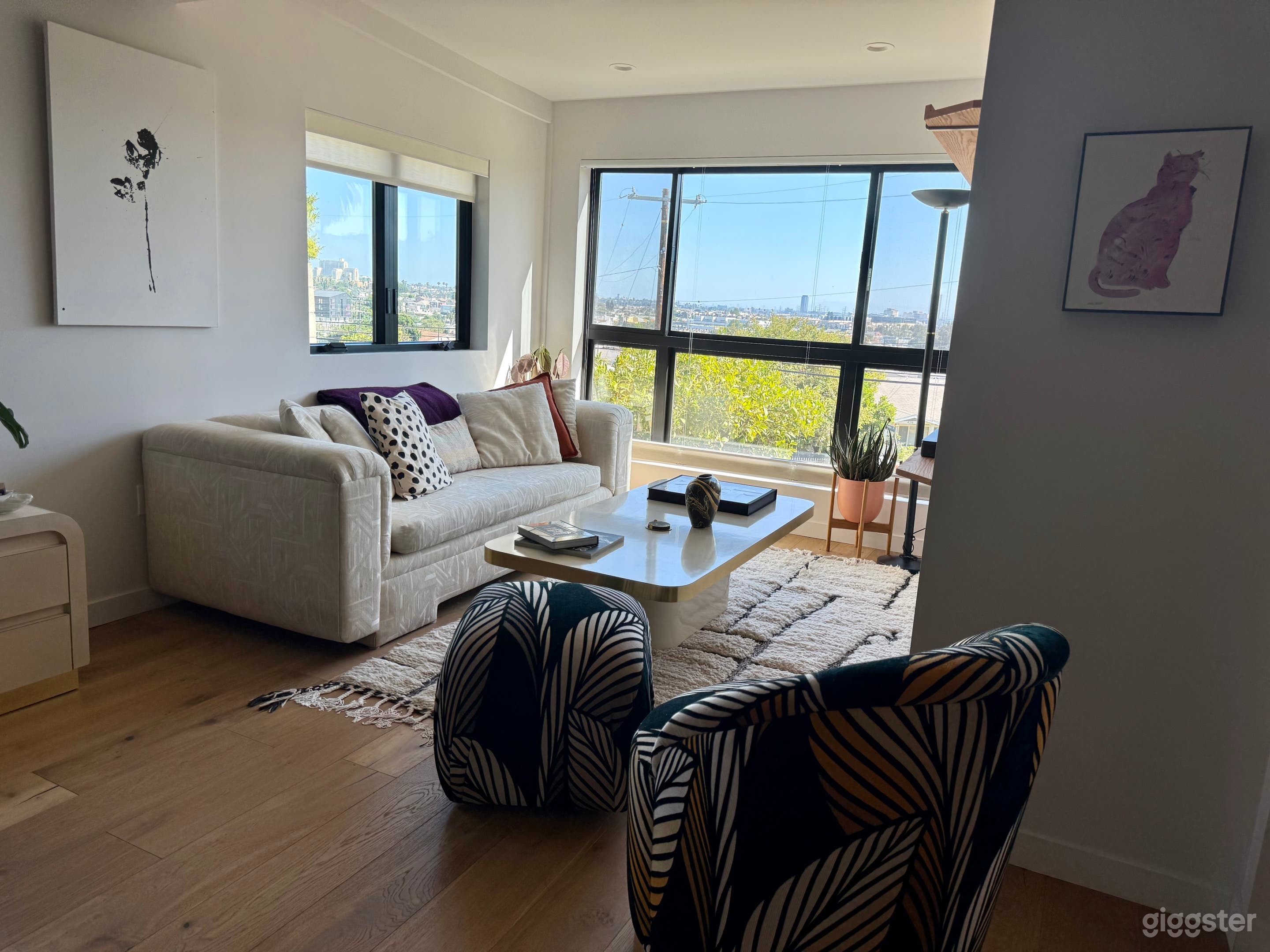 Bright, Stylish Duplex One Bedroom with Views of DTLA Photo 3