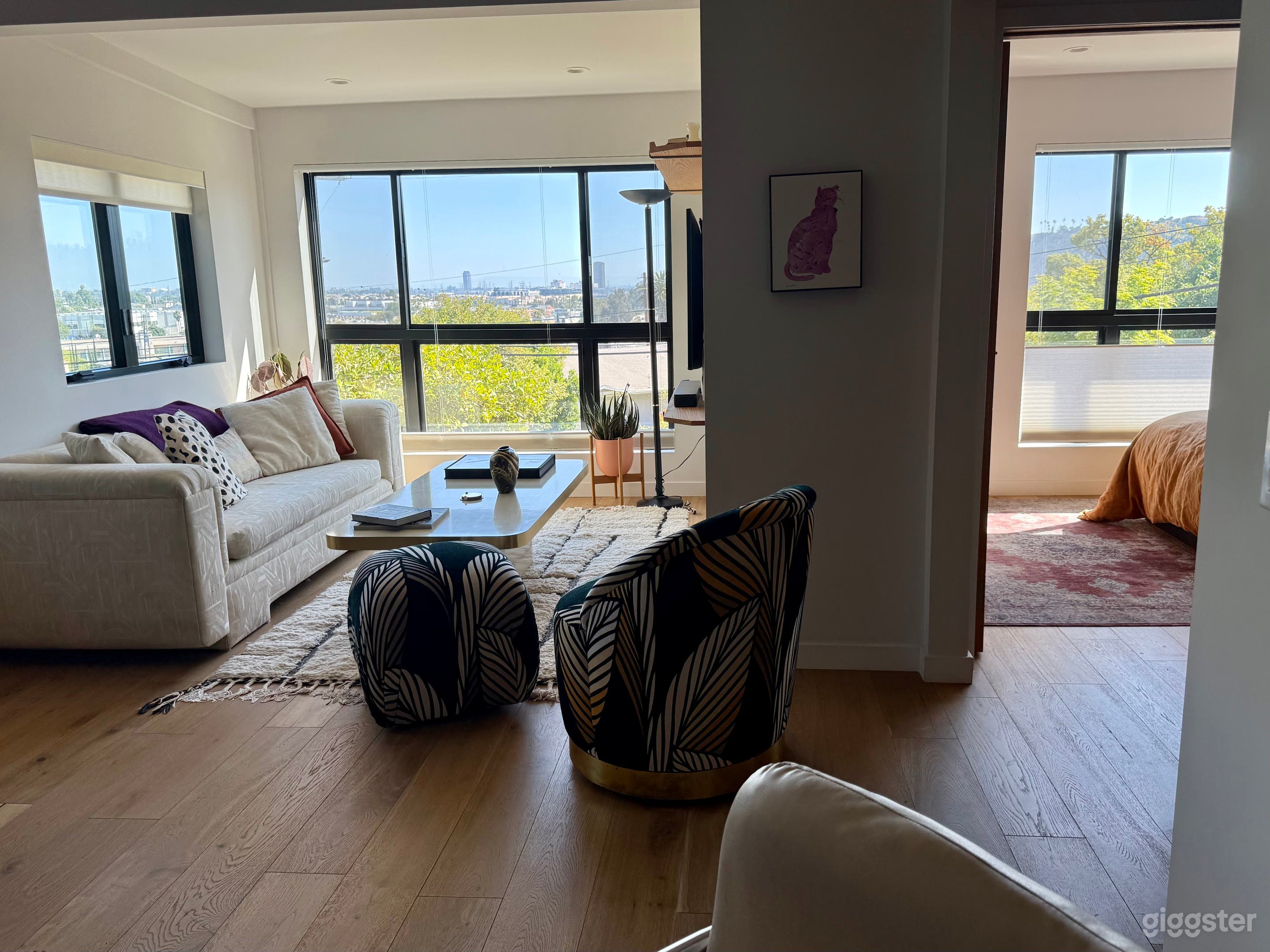 Bright, Stylish Duplex One Bedroom with Views of DTLA Photo 4