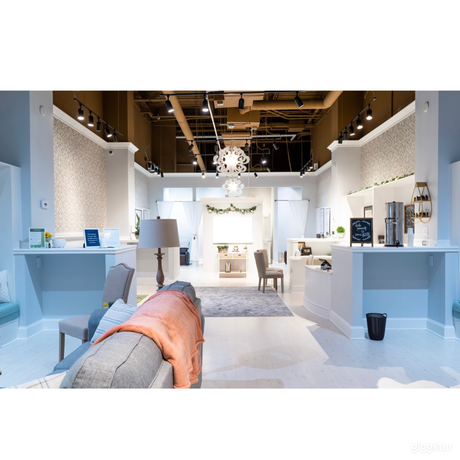 Retail Luxury Office Photo 1